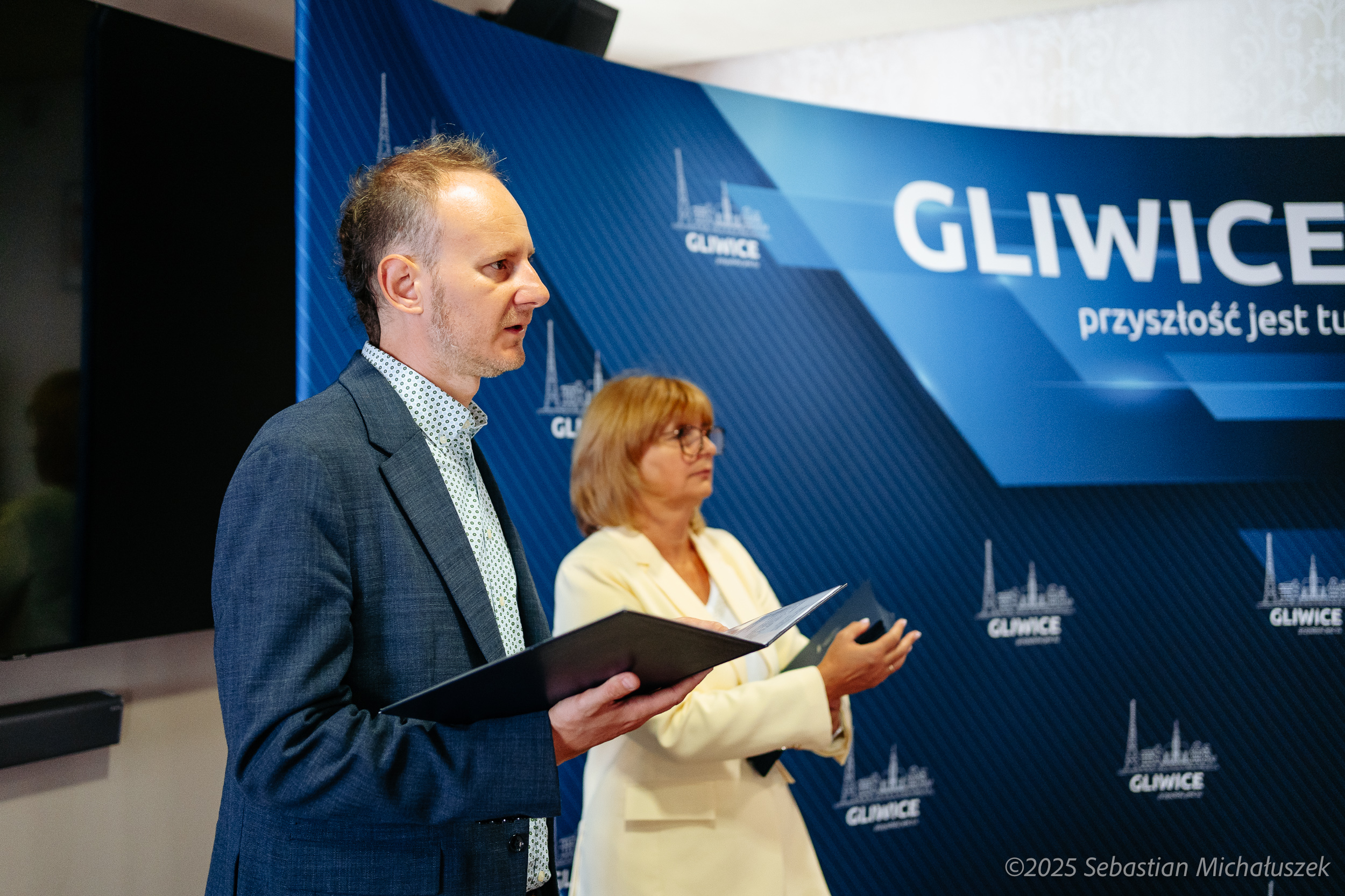 Pan Łukasz Gorczyński - Zastępca Prezydenta Miasta Gliwice i Pani Barbara Gzik - Dyrektor Wydziału Edukacji Pan Łukasz Gorczyński - Zastępca Prezydenta Miasta Gliwice i Pani Barbara Gzik - Dyrektor Wydziału Edukacji