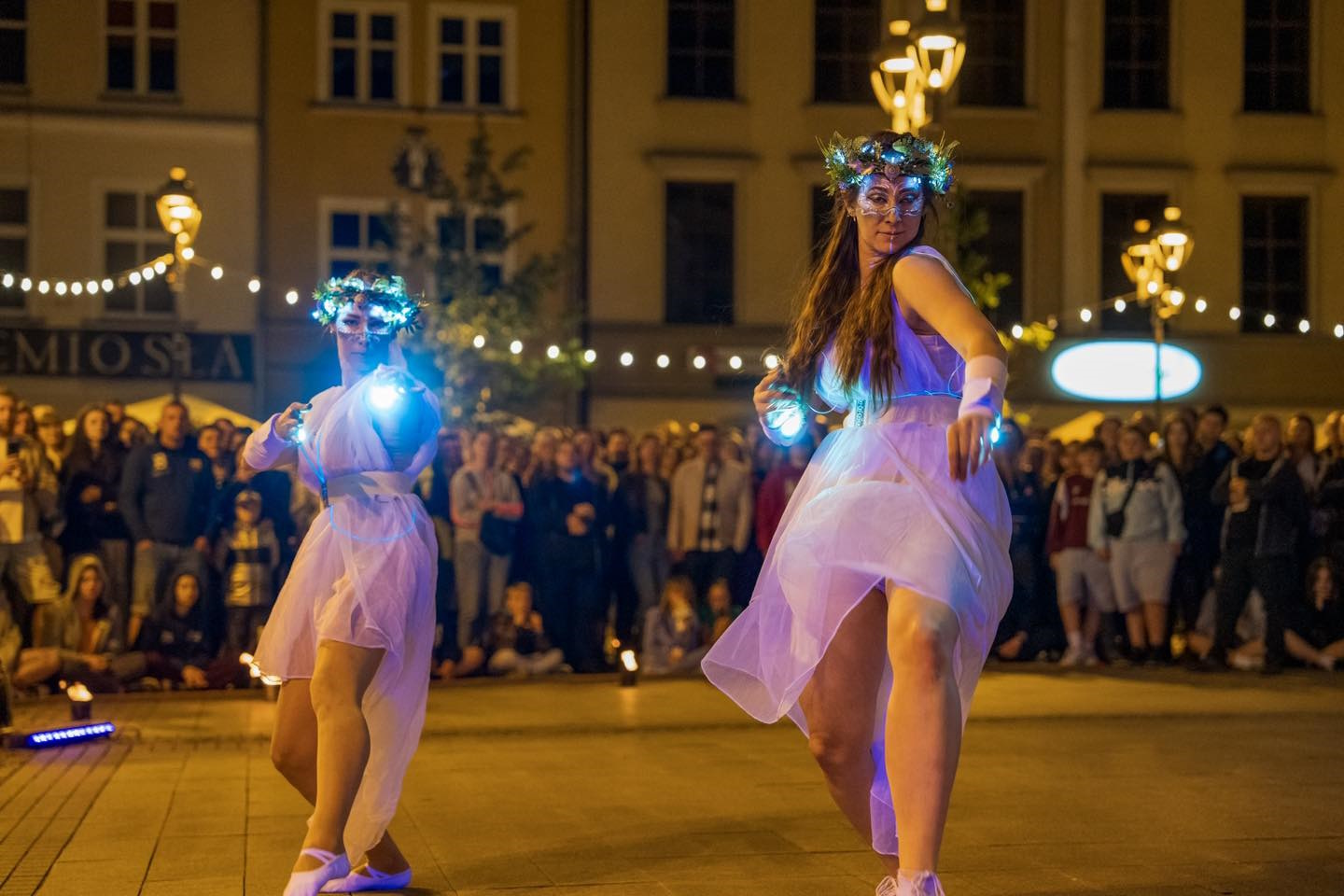 Fot. G.Ożga/UM Gliwice Dwie kobiety ze światłami, Rynek