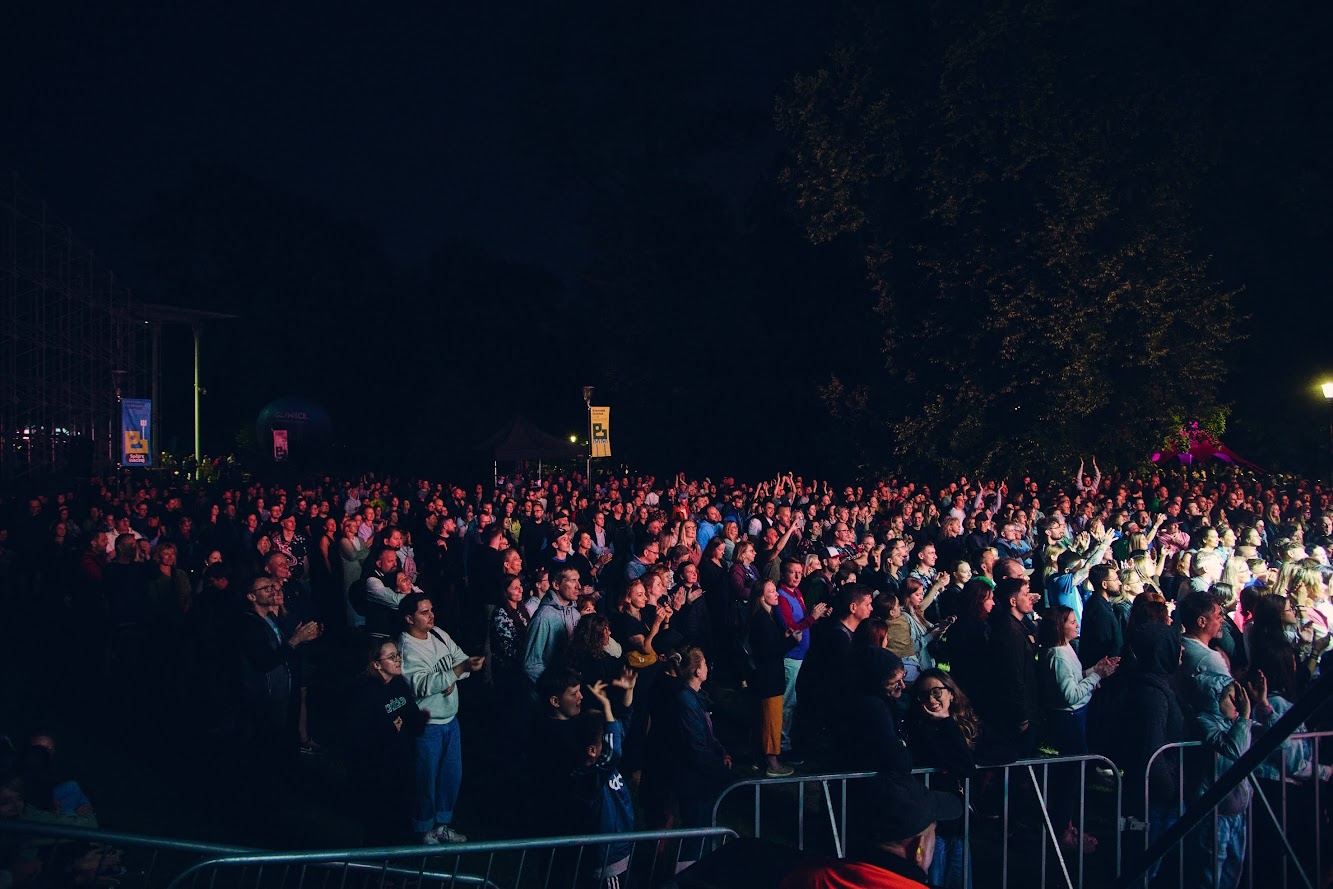 Fot. M. Buksa/UM w Gliwicach Publiczność pod sceną