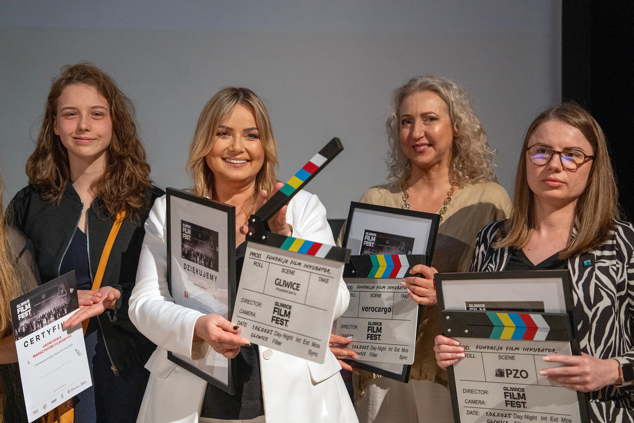 fot. G. Ożga/ UM w Gliwicach Kobiety trzymające filmowe klapsy
