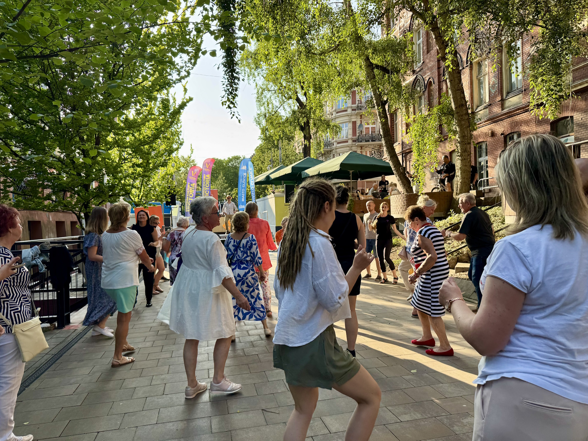 Fot. UM Gliwice tańczący ludzie