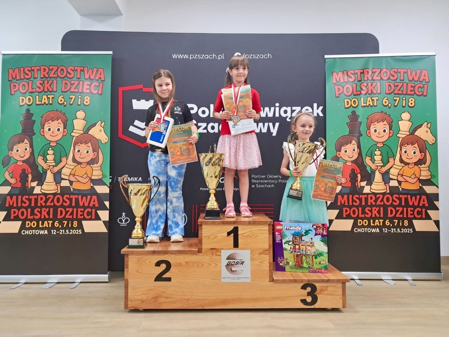 Fot. Akademia Szachowa Gliwice Maryna stojąca na podium