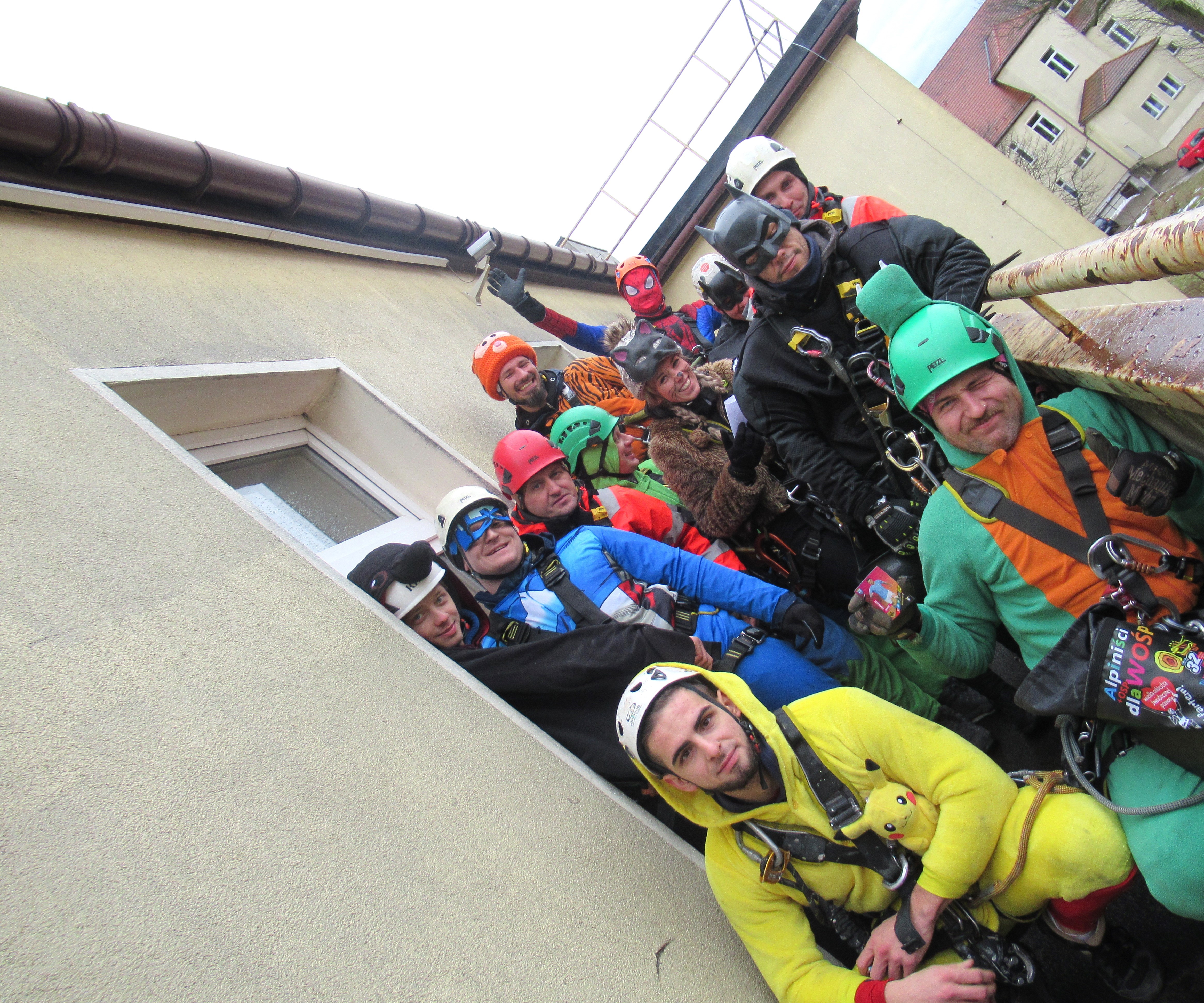Alpiniści pozujący do zdjęcia