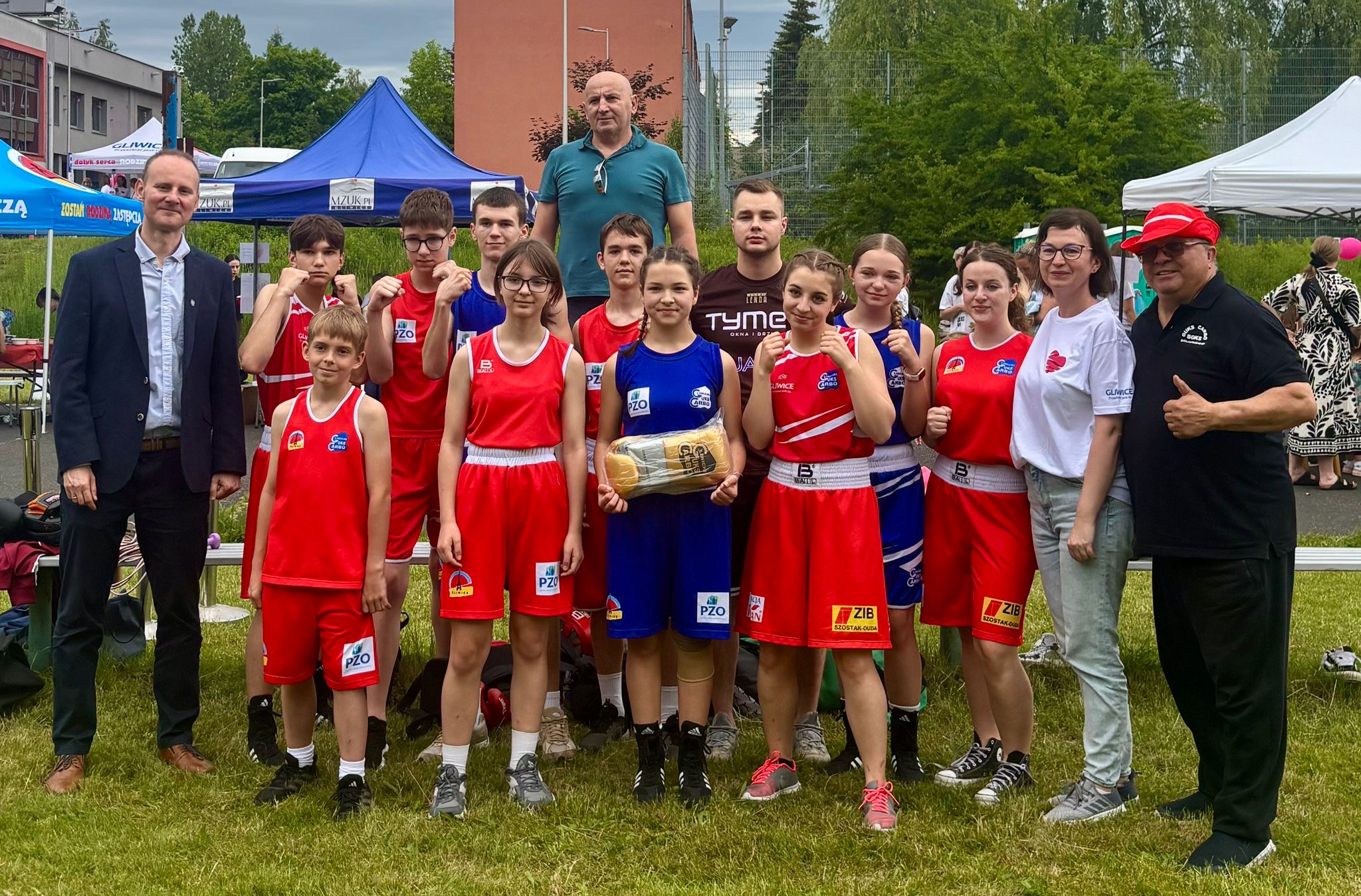Fot. G.Ożga/UM Gliwice zastępca prezydent Łukasz Gorczyński ze sporowcami