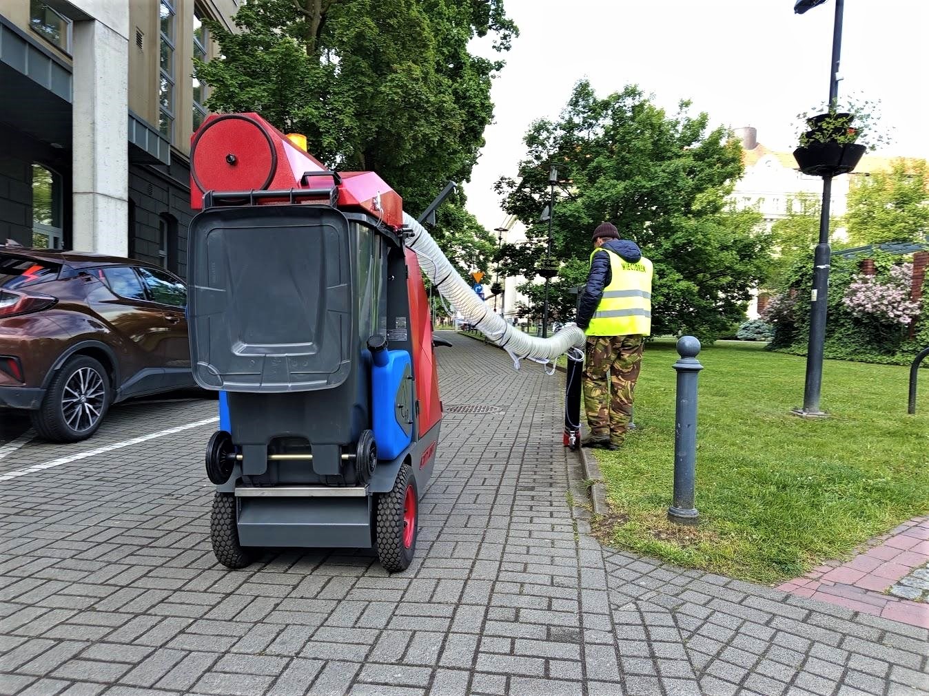 Sprzątamy częściej, z nowoczesnym sprzętem. Trwają testy nowego urządzenia