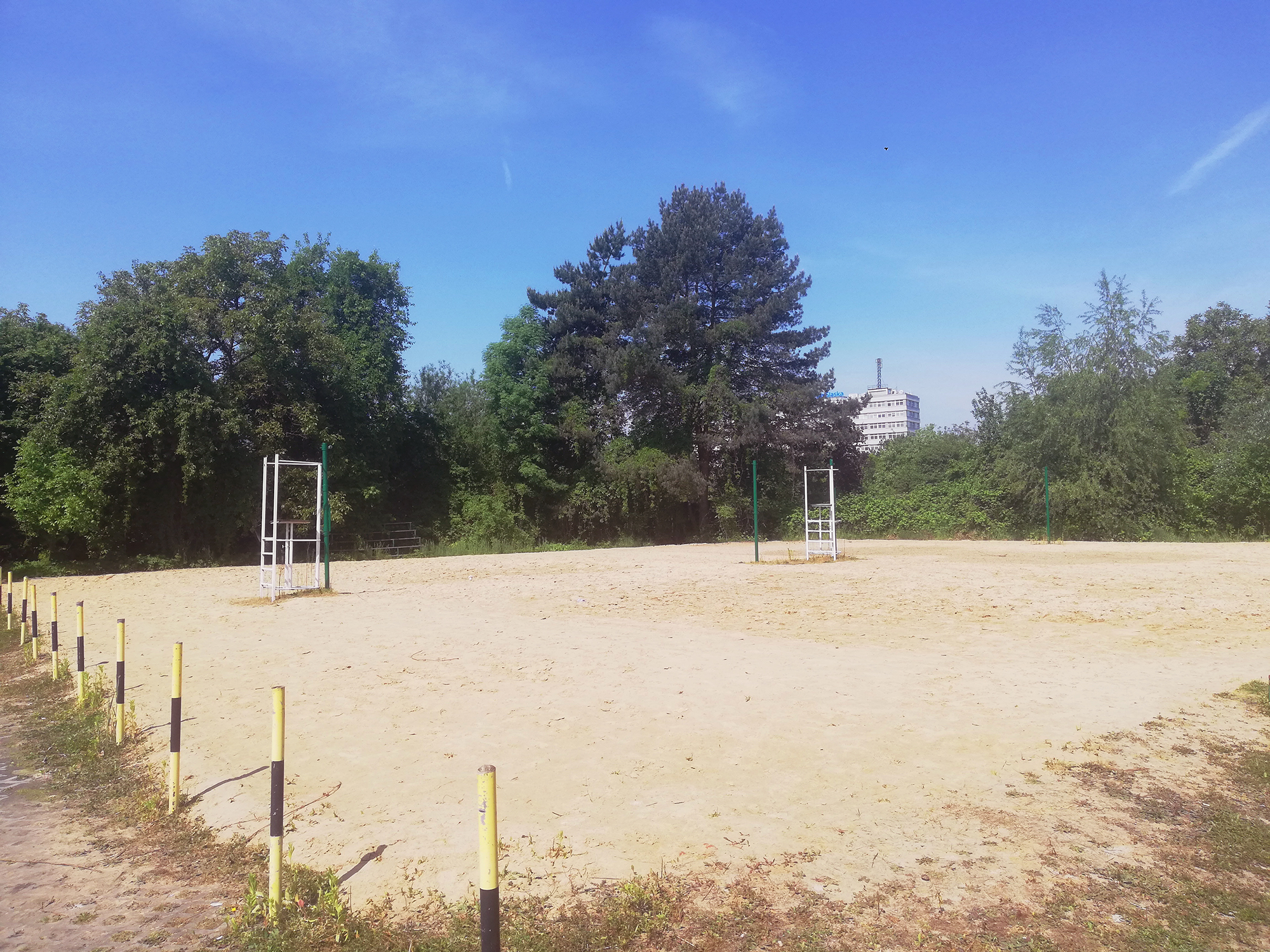 Das Sportzentrum der Technischen Universität Schlesien stellt Spielplätze für Beachvolleyball und Streetball zur Verfügung