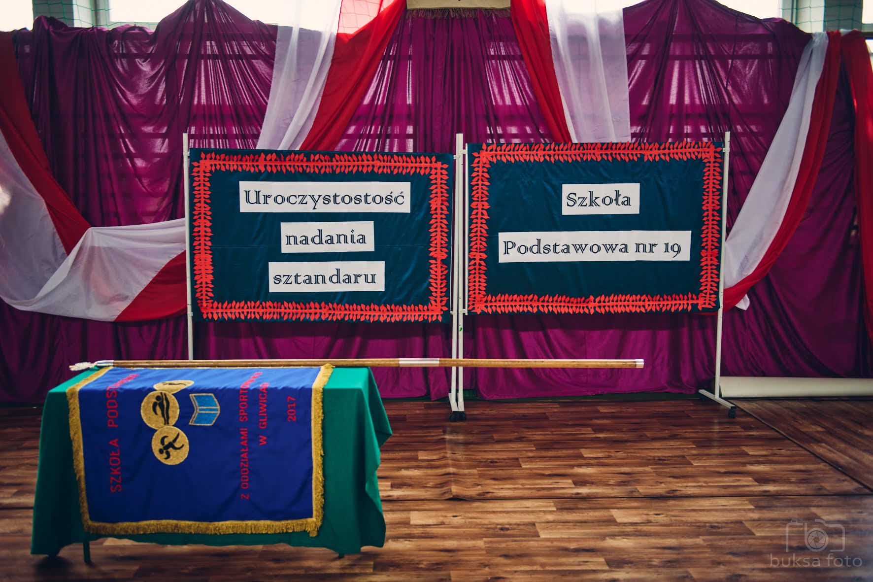 Uroczystość nadania sztandaru i zakończenie roku szkolnego w SP19 w ZSO8 w Gliwicach Uroczystość nadania sztandaru i zakończenie roku szkolnego w SP19 w ZSO8 w Gliwicach