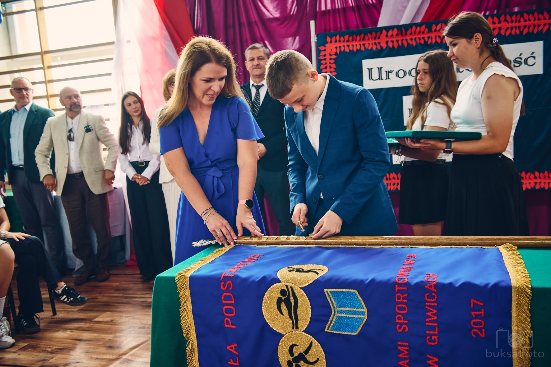 Przybijanie gwoździ do drzewca sztandaru Przybijanie gwoździ do drzewca sztandaru