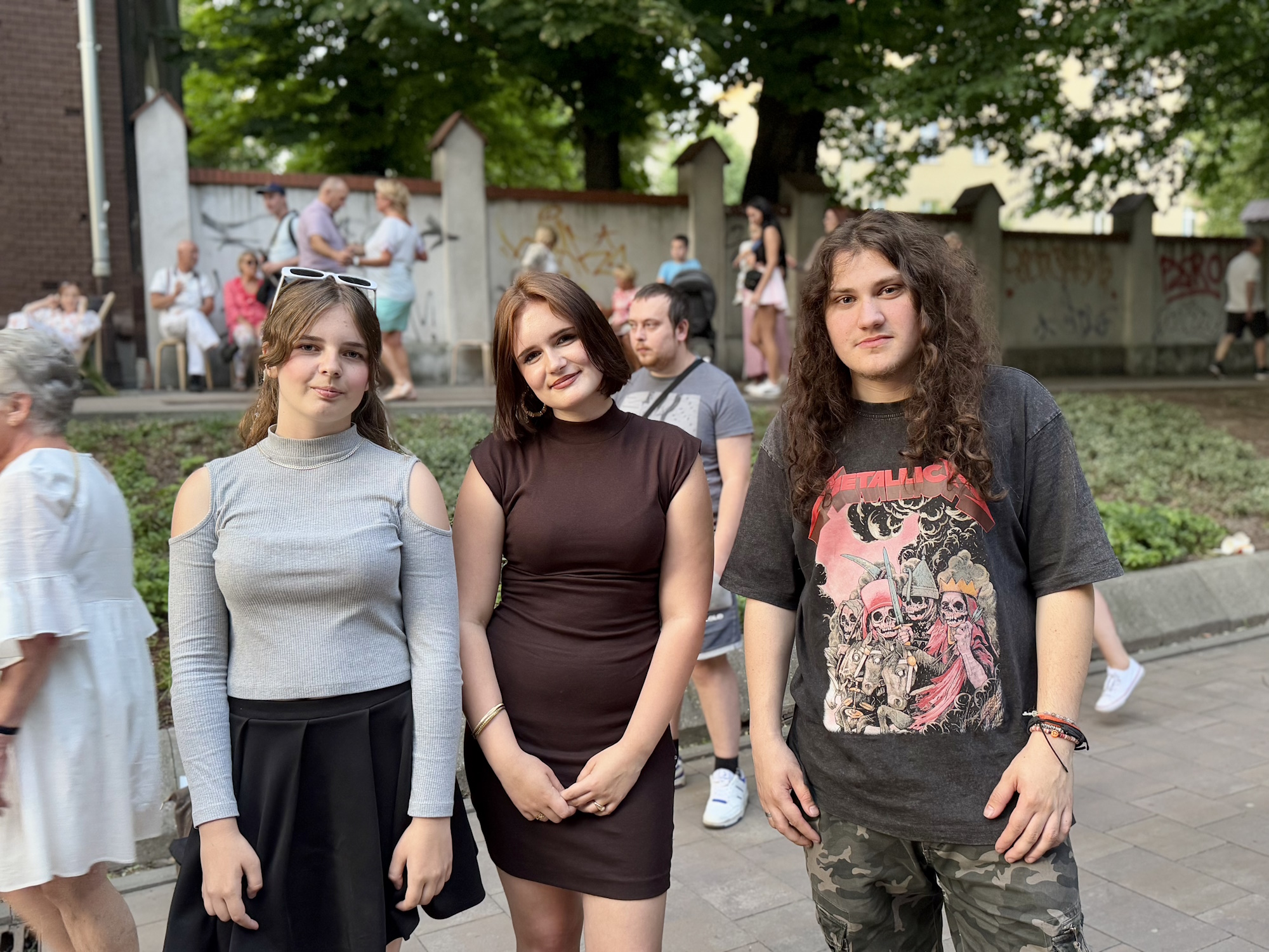 dwie dziewczyny i chłopak