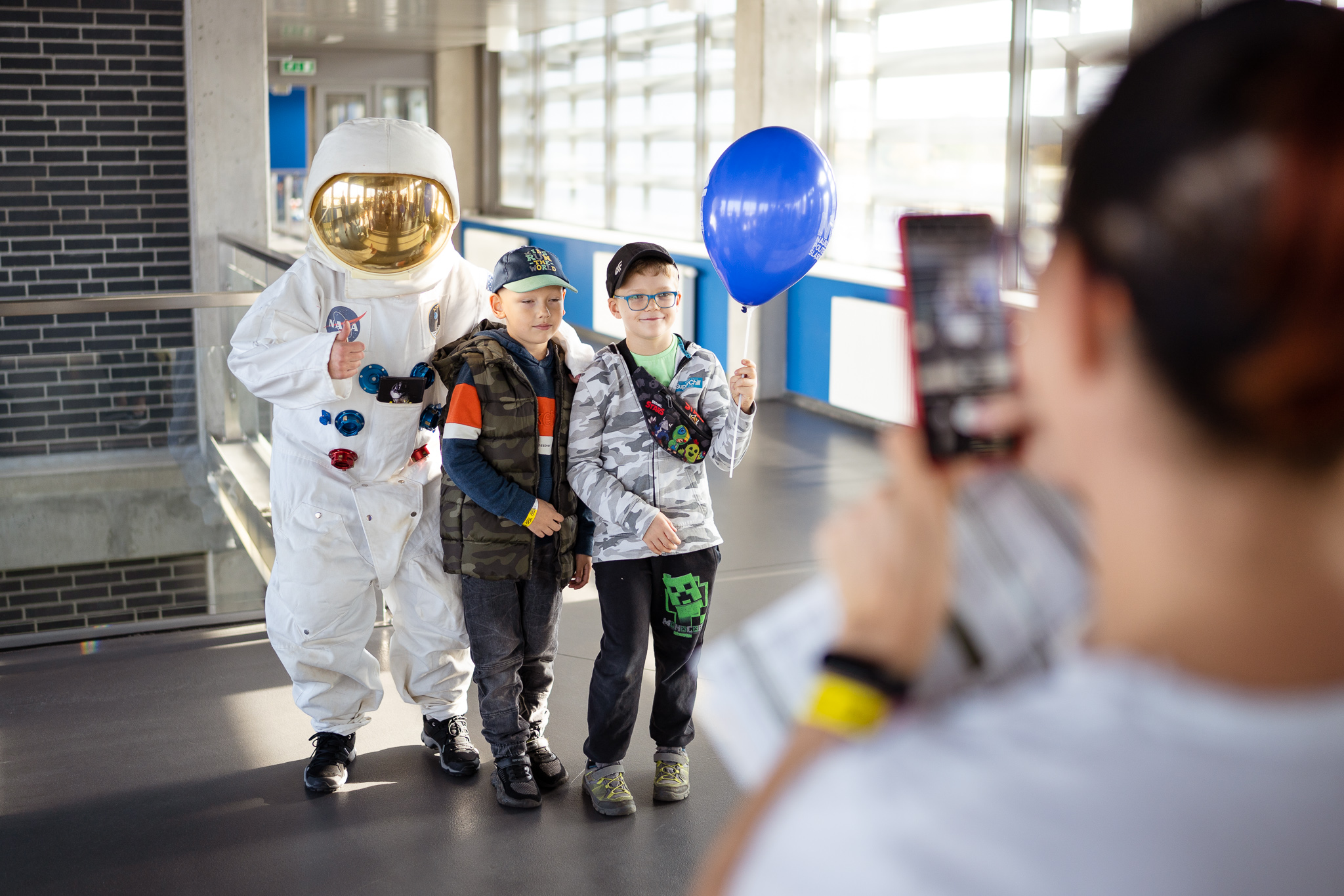 Dzieci z astronautą