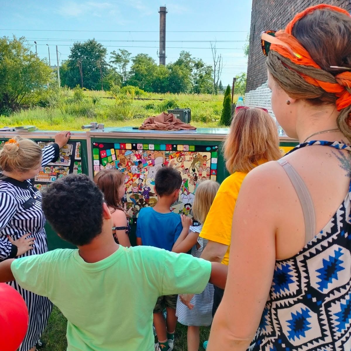 Mobilna Szkoła w Gliwicach pomagała dzieciom, łącząc naukę z zabawą