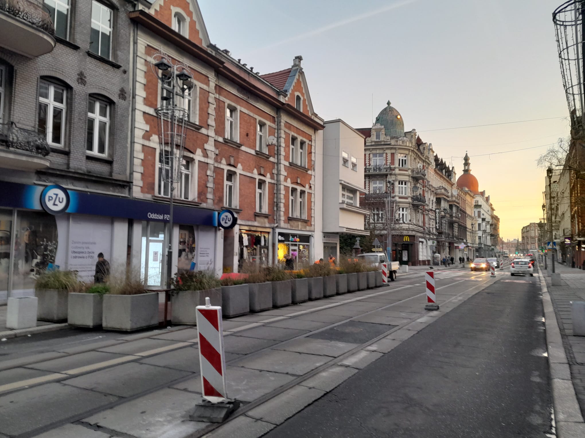 ulica, robotnicy, parklet