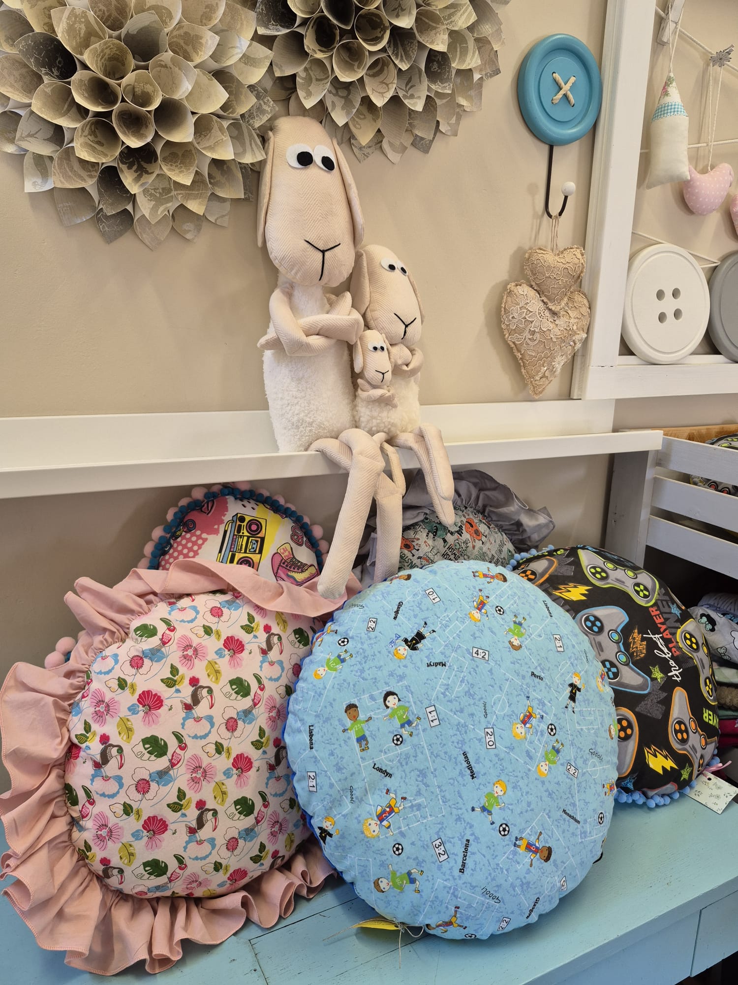 ozdoby świąteczne w pastelowych kolorach