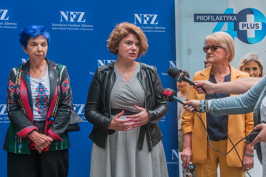 Zastępca prezydenta Glwiic Ewa Weber i inni organizoatorzy plus dwa mikrofony