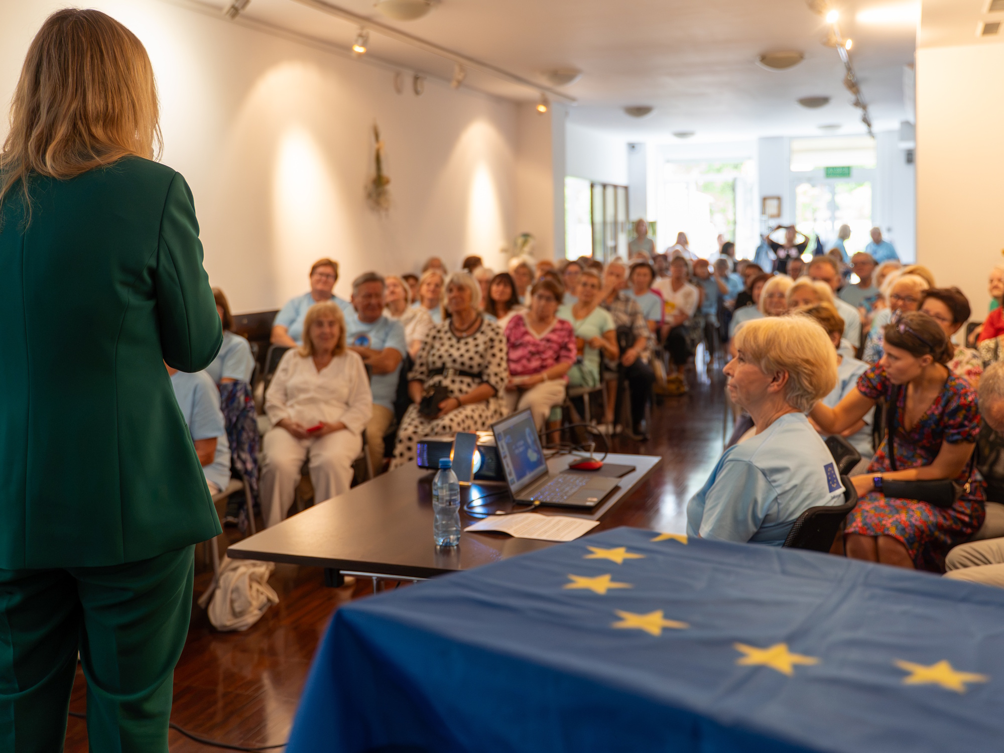Słuchaczki i słuchacze Uniwersytetu Trzeciego Wieku w Gliwicach zakończyli sierpień spotkaniem z prezydent Gliwic Katarzyną Kuczyńską-Budką, podsumowując tegoroczne działania w ramach programu Erasmus+.