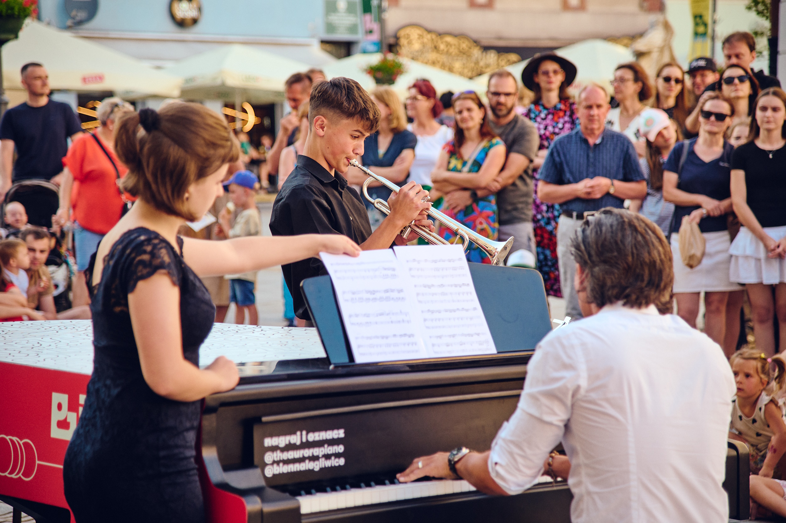 Koncert uczniów gliwickiej Państwowej Szkoły Muzycznej na Rynku