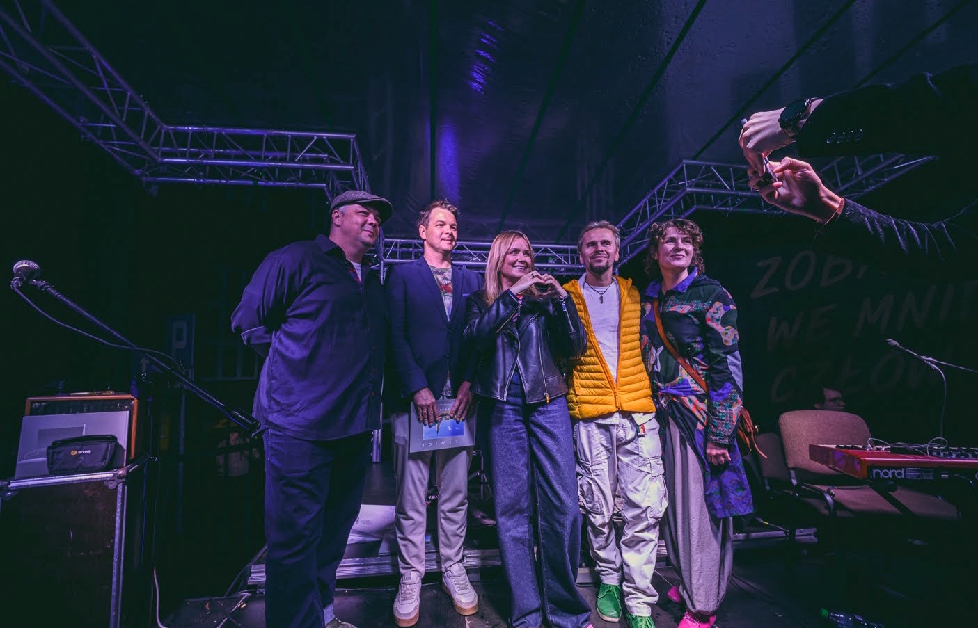 ludzie na scenie