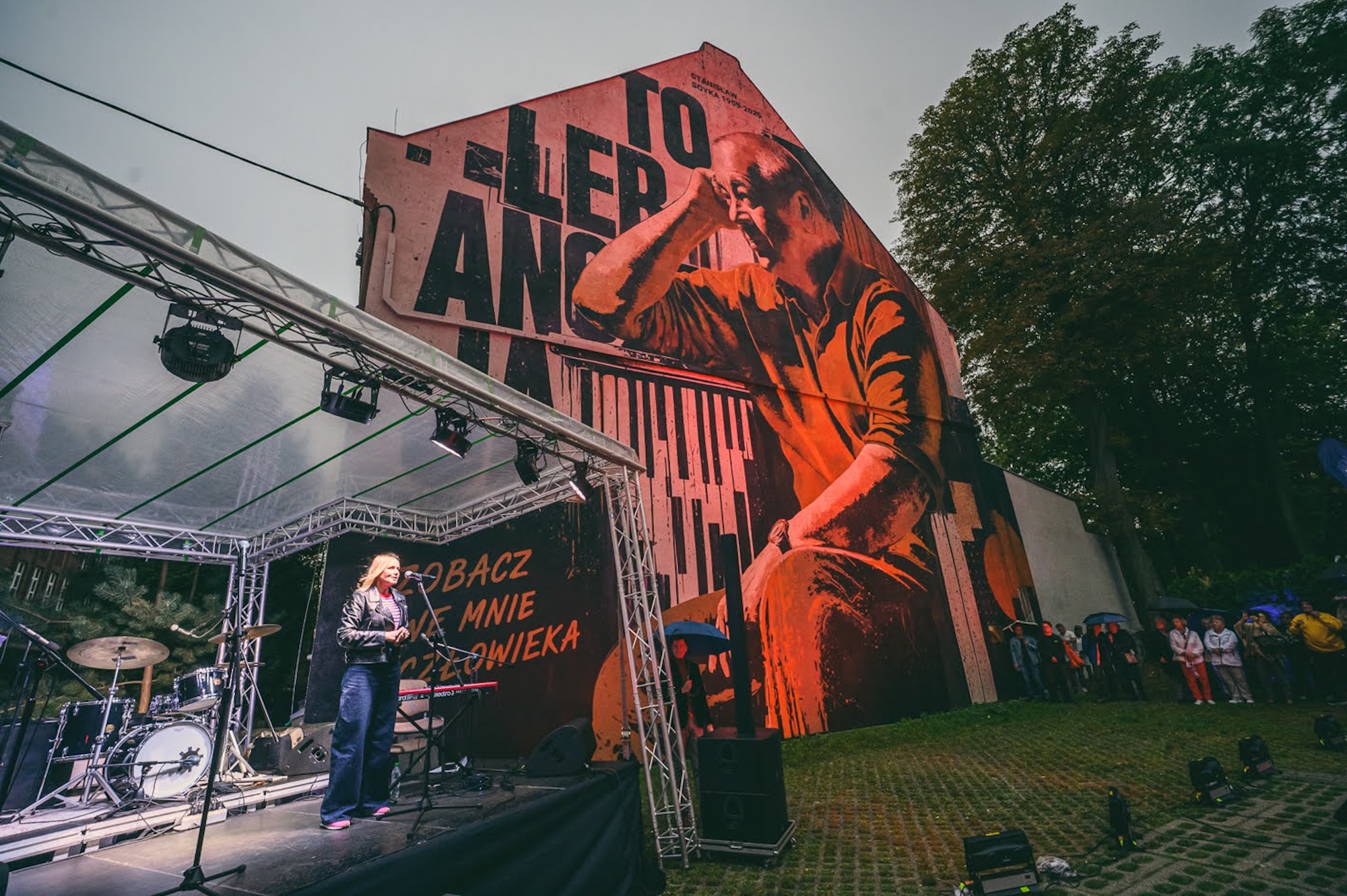 mural wieczorową porą 