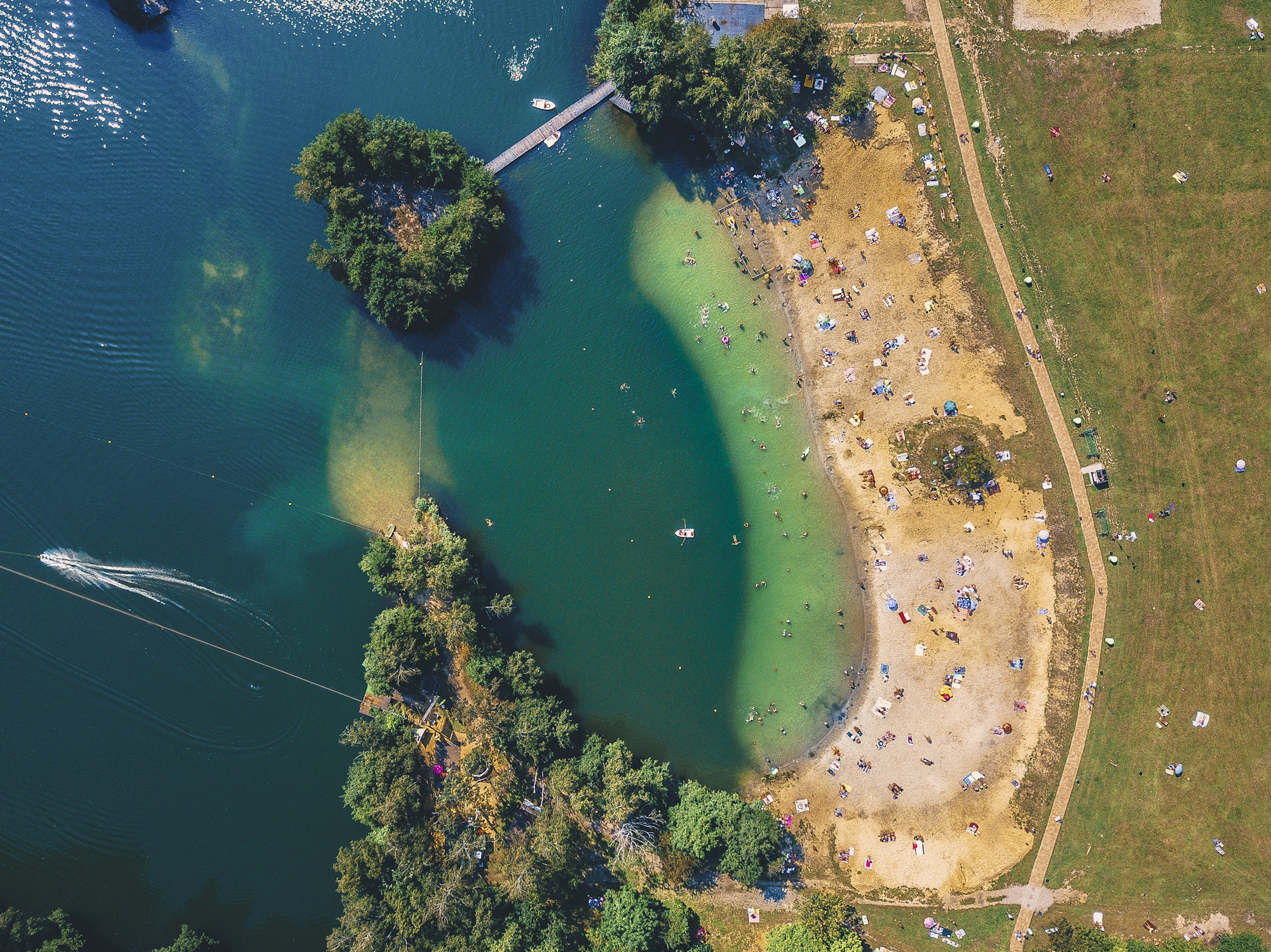 plaża i woda z góry