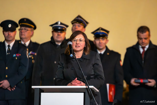 prezydent Dylewska i strażacy