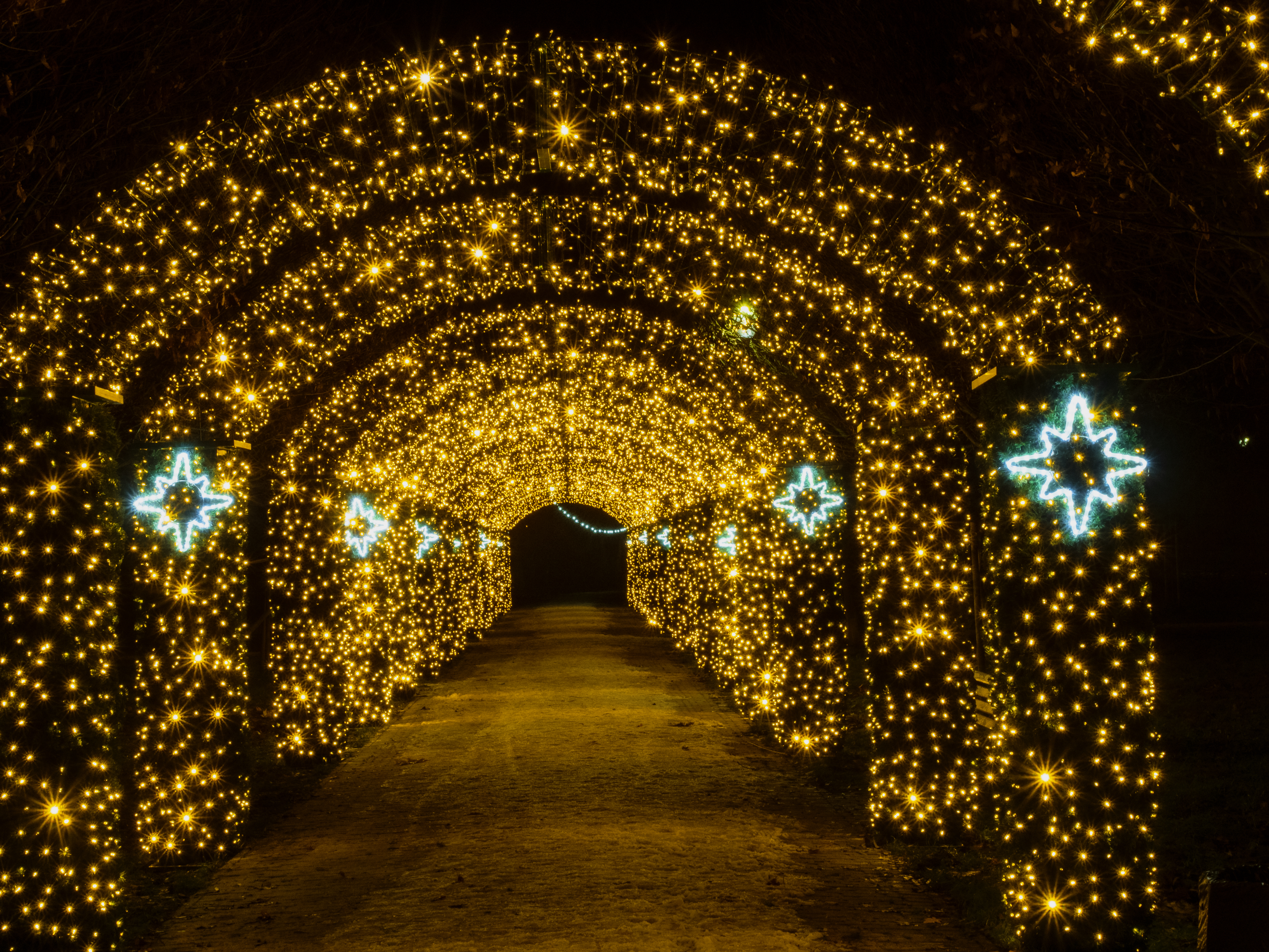 tunel świetlny na placu Grunwaldzkim