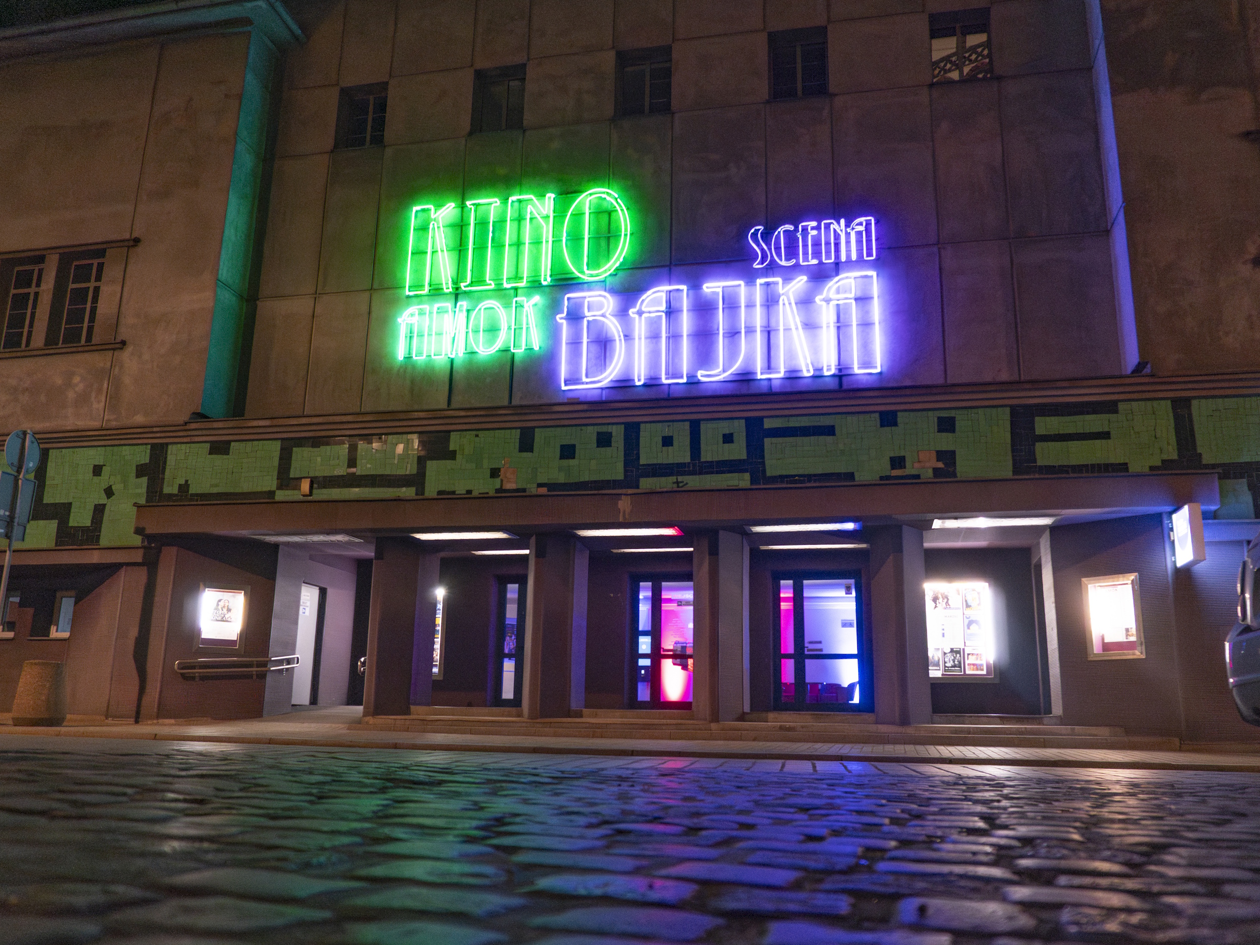 Wejście do Kina Amok