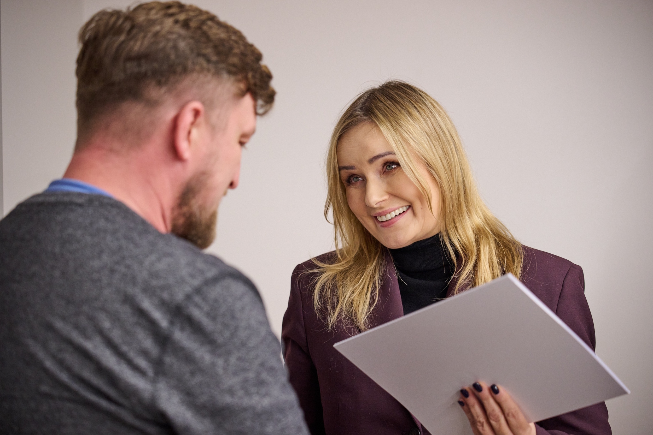 Prezydent wręczająca powołanie