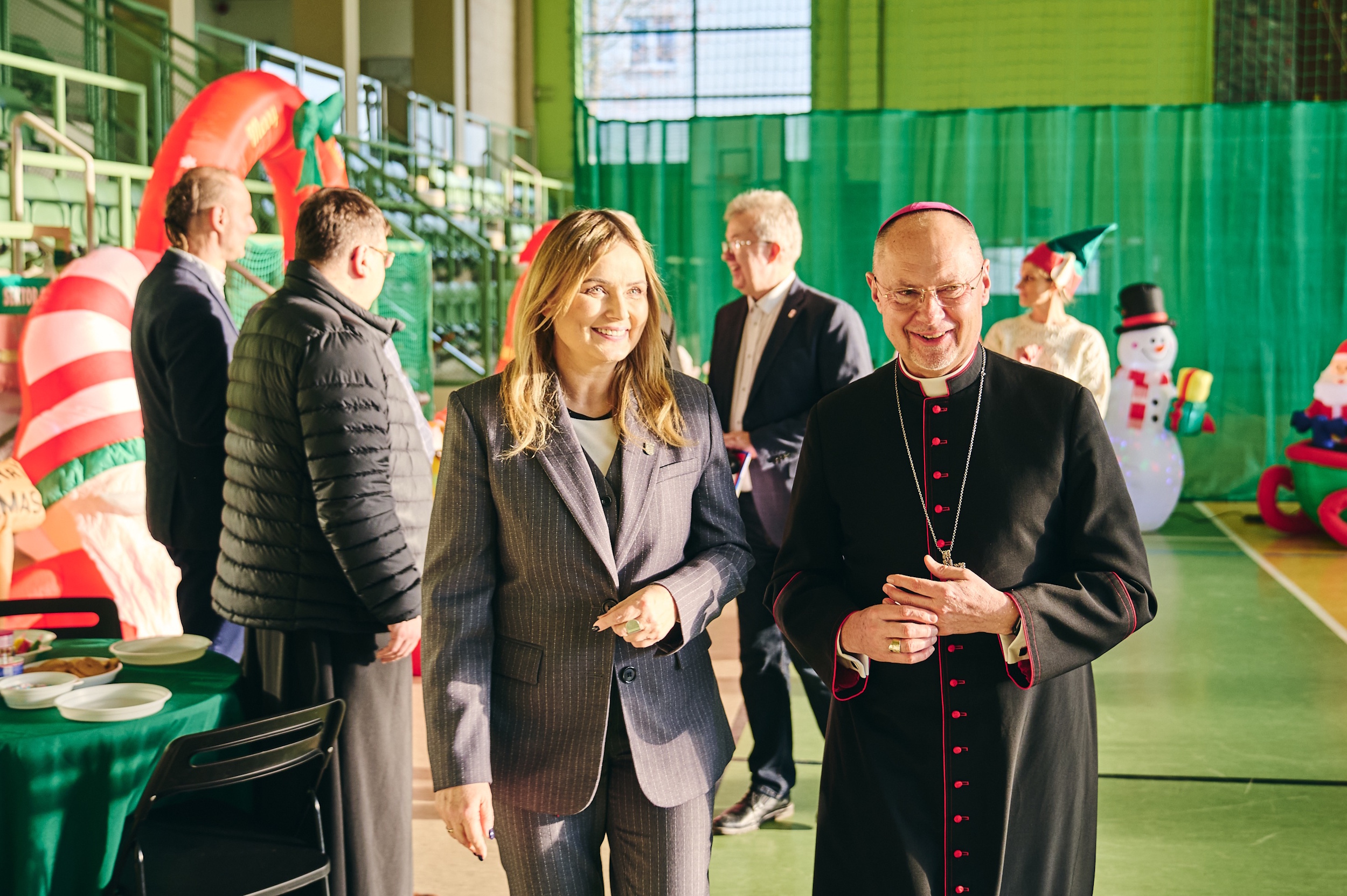 Prezydent rozmawiająca z Biskupem