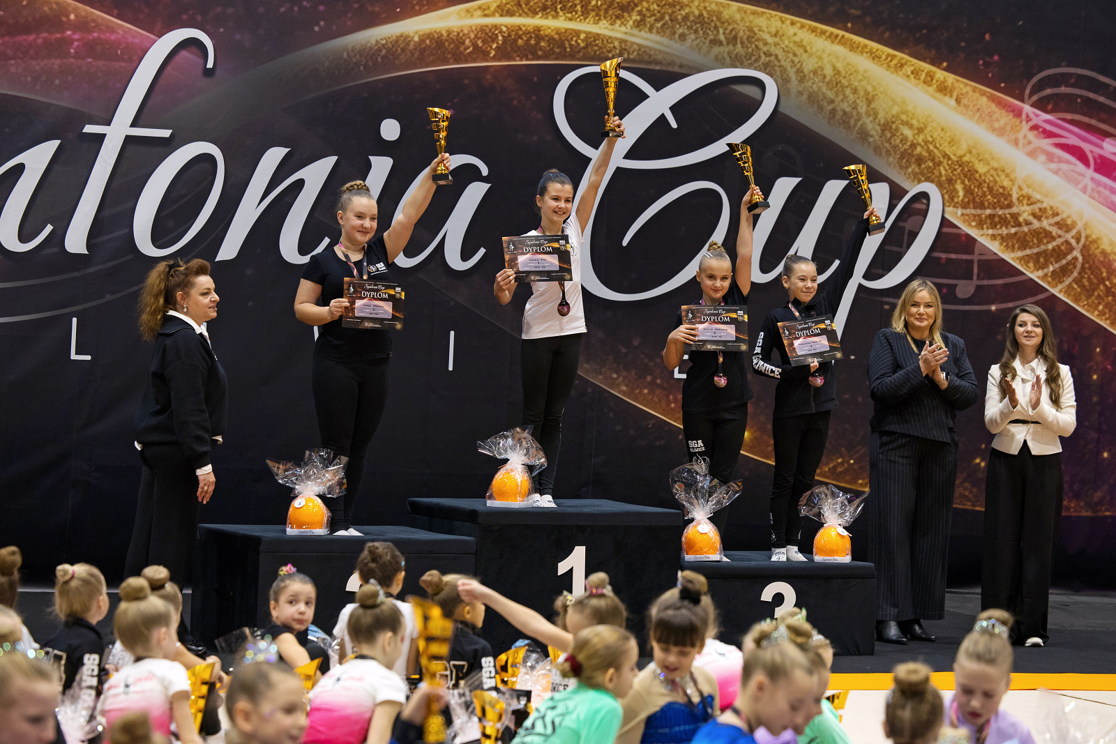 Gimnastyczki na podium