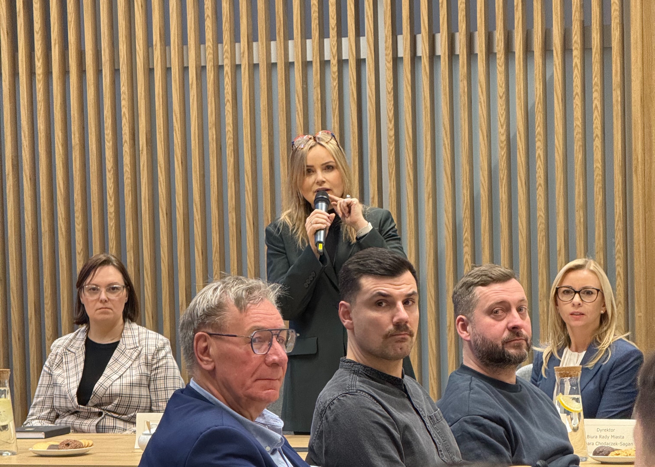 Prezydent mówiąca do zebranych