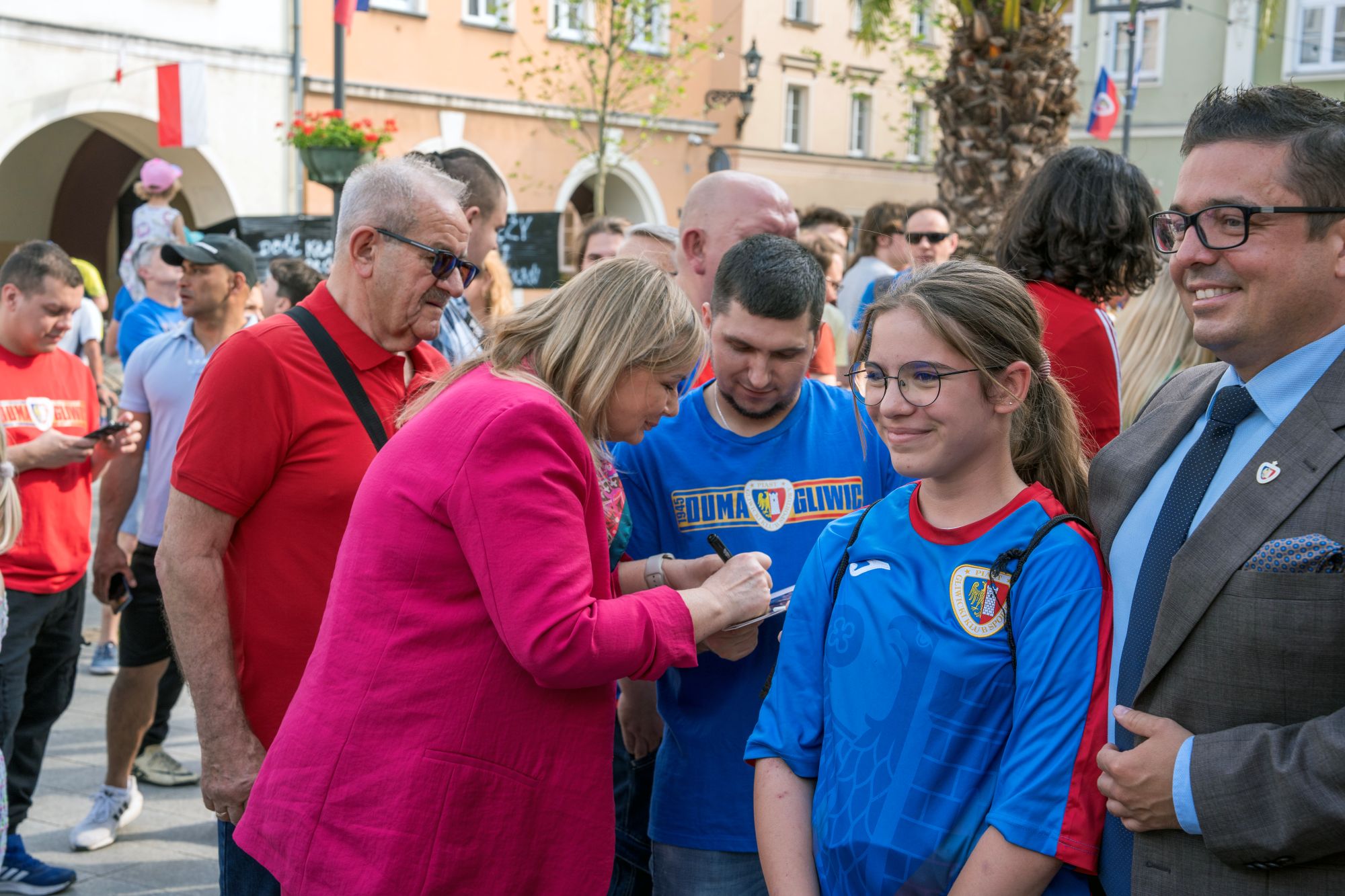 Prezydent Gliwic z ludźmi na Rynku