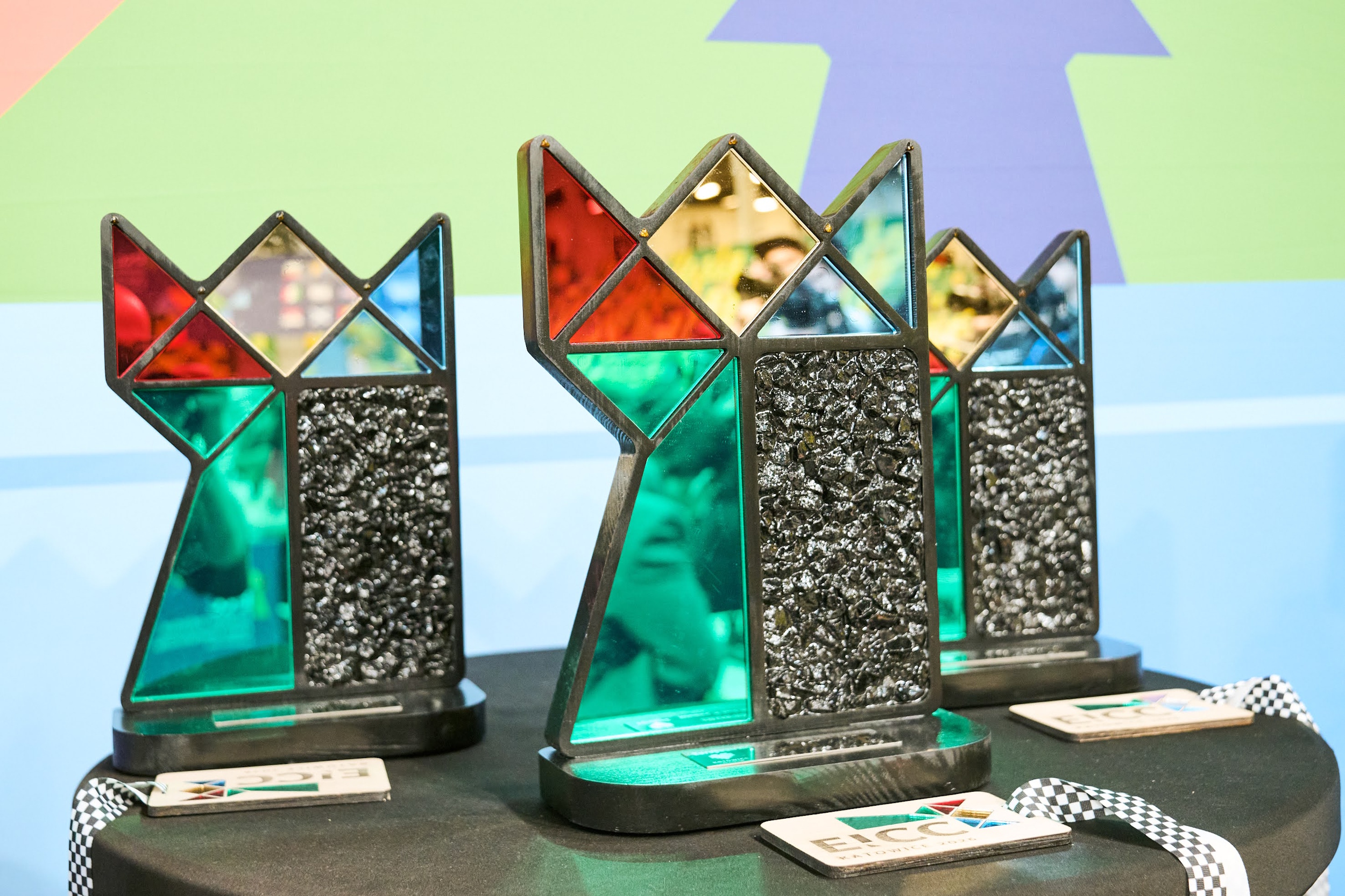 Witrażowe statuetki