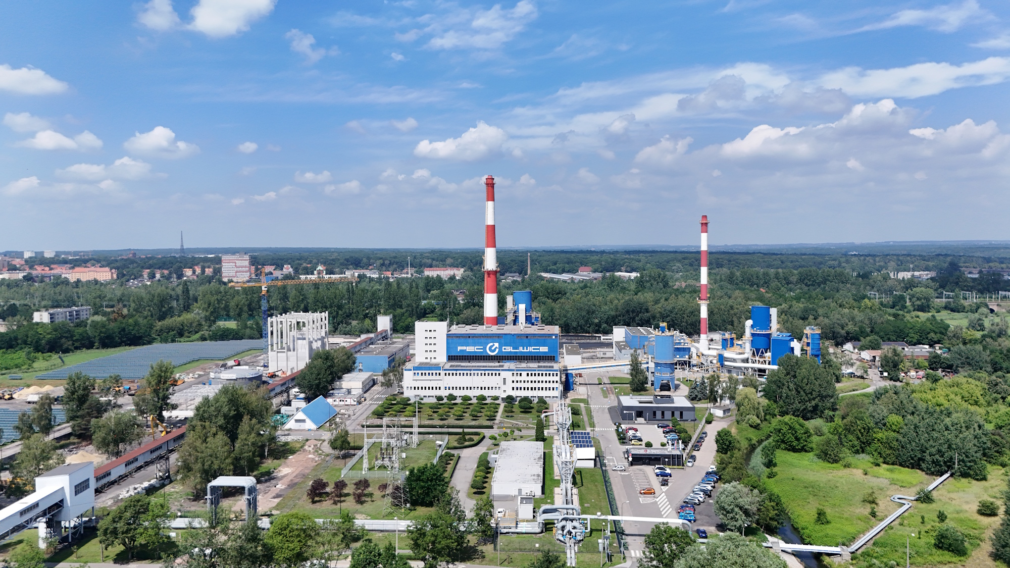 Budowa Parku Zielonej Energii w Gliwicach coraz wyraźniej wychodzi z ziemi i wchodzi w etap montażu najważniejszych instalacji technologicznych