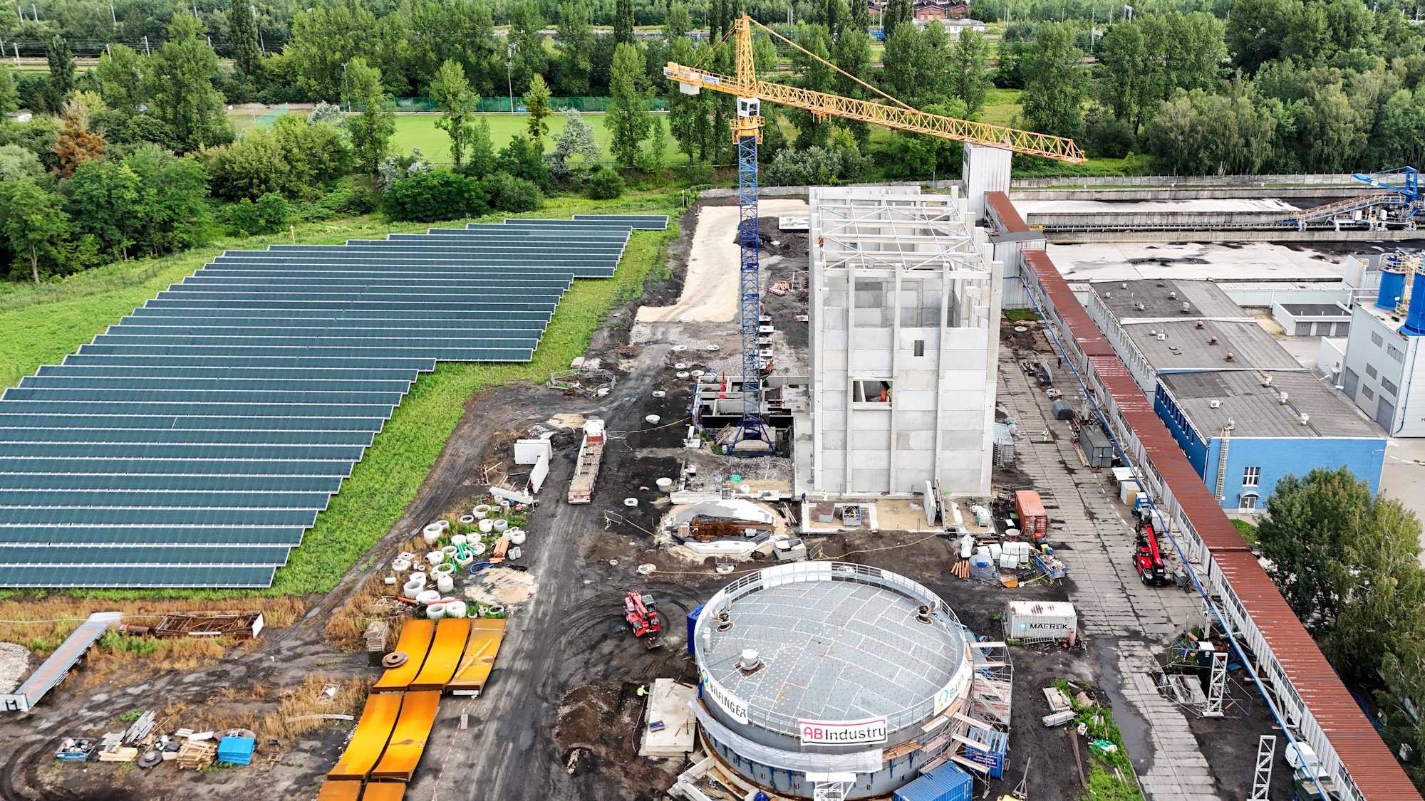 Budowa Parku Zielonej Energii w Gliwicach coraz wyraźniej wychodzi z ziemi i wchodzi w etap montażu najważniejszych instalacji technologicznych