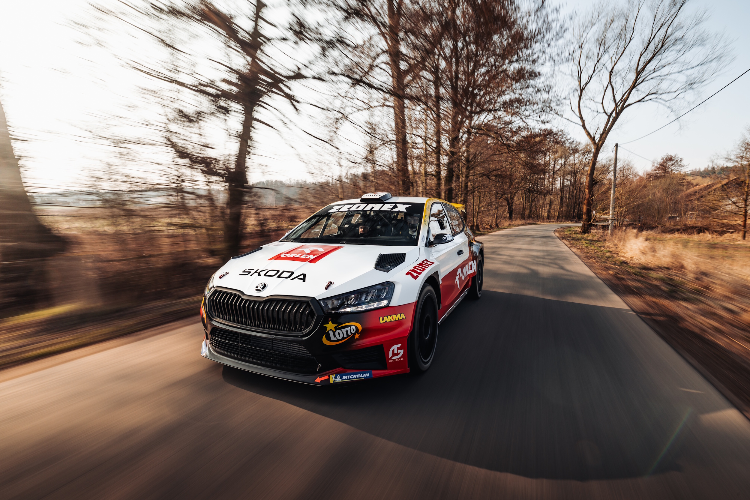 Samochód ORLEN LOTTO Rally Team podczas rajdu w Ścinawce