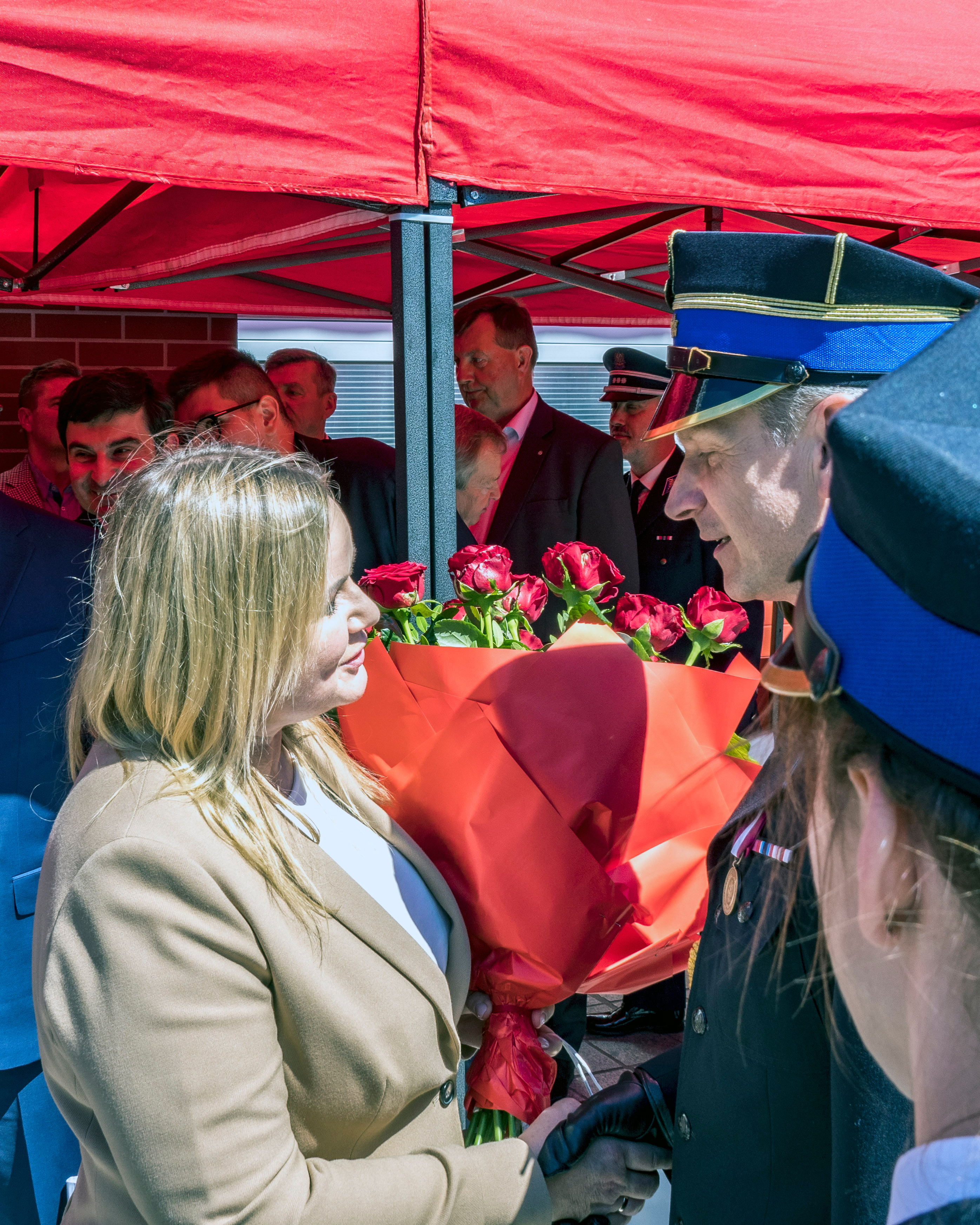Prezydent Kuczyńska-Budka i strażacy