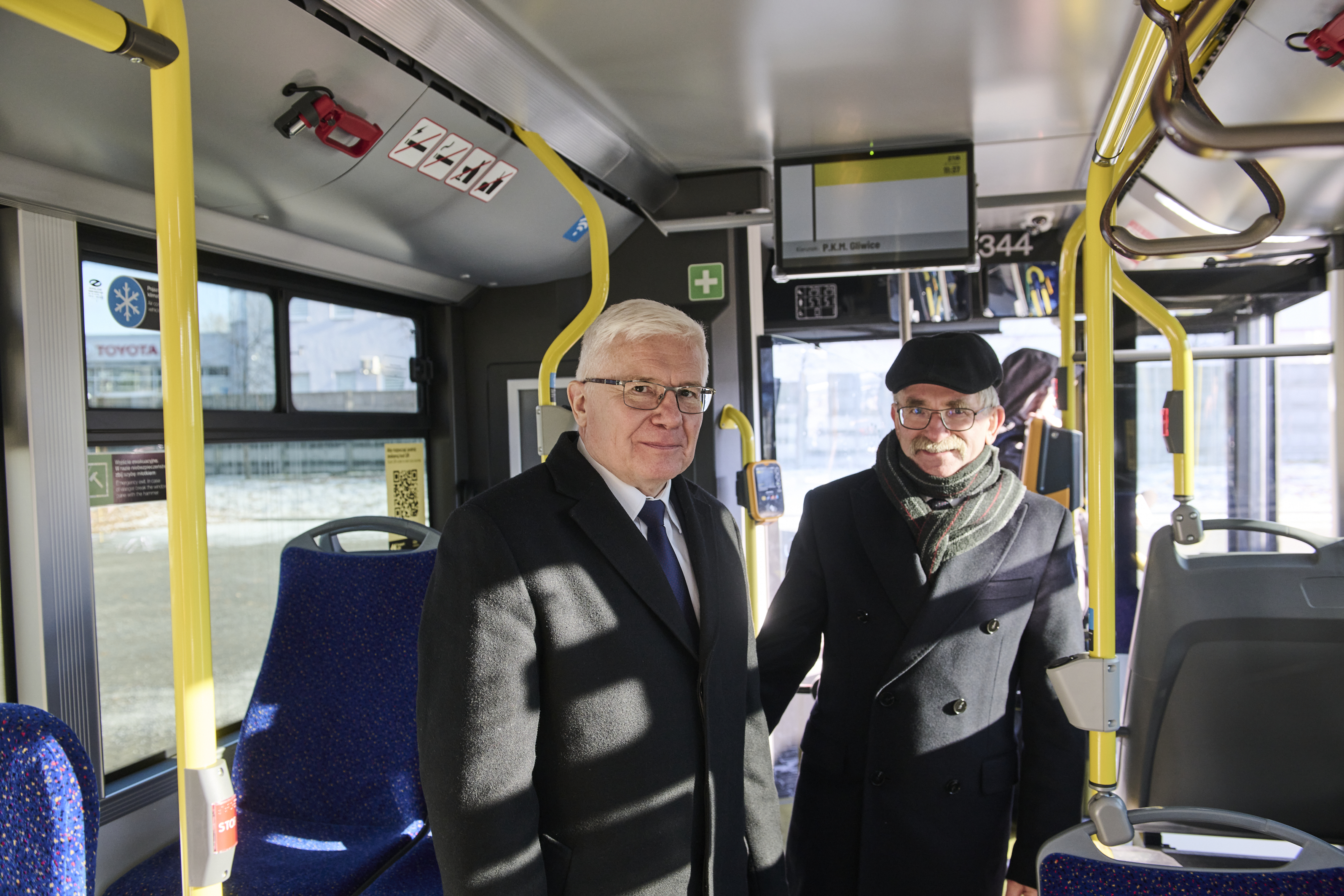 prezydent i prezes w autobusie