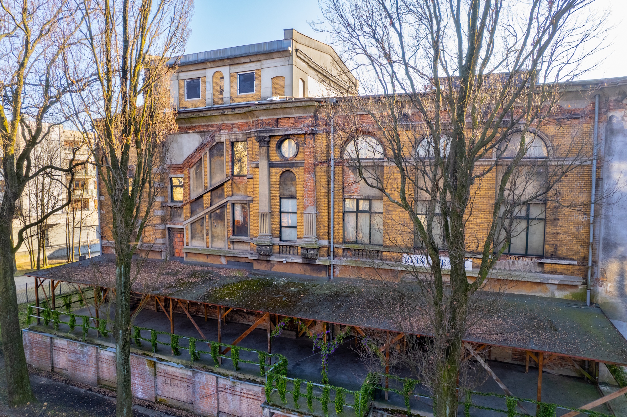 Obecny stan elewacji Ruin Teatru Victoria 