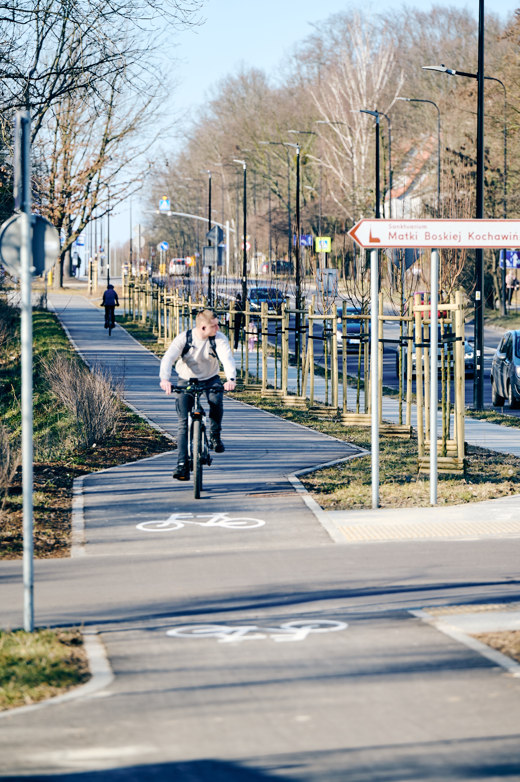 rowerzysta na ścieżce rowerowej