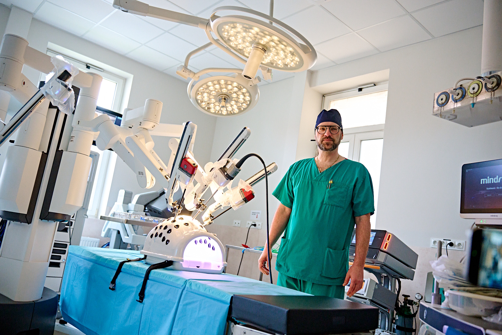 Szpital Miejski uruchomił dziś symbolicznie i zaprezentował system, dzięki któremu oficjalnie wchodzi do grona ośrodków oferujących najbardziej zaawansowaną chirurgię małoinwazyjną, dostępną dotąd głównie w największych klinikach w kraju