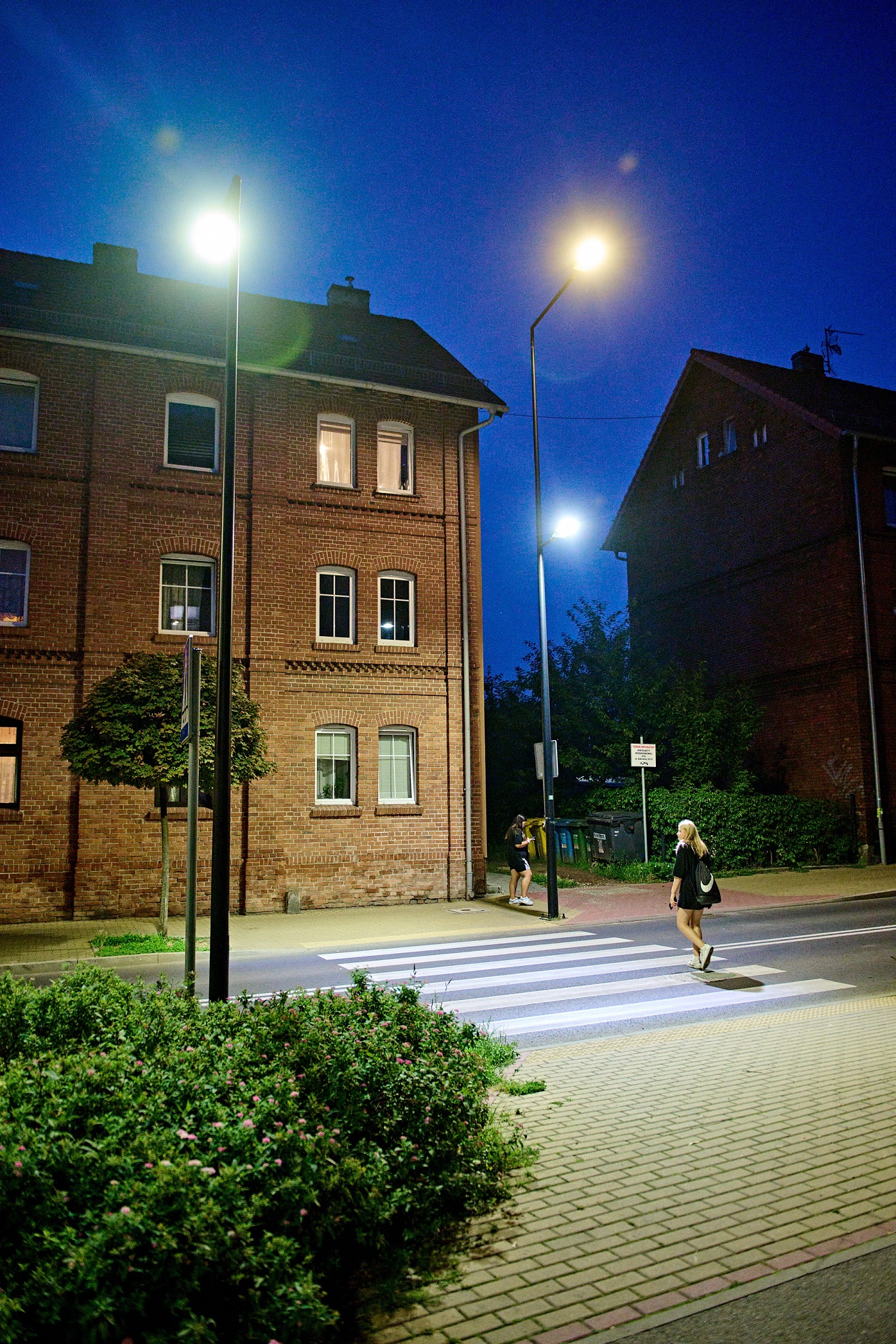 W ostatnich latach dedykowane oświetlenie przy przejściach dla pieszych zamontowano w Gliwicach m.in. przy zmodernizowanej ul. Zabrskiej