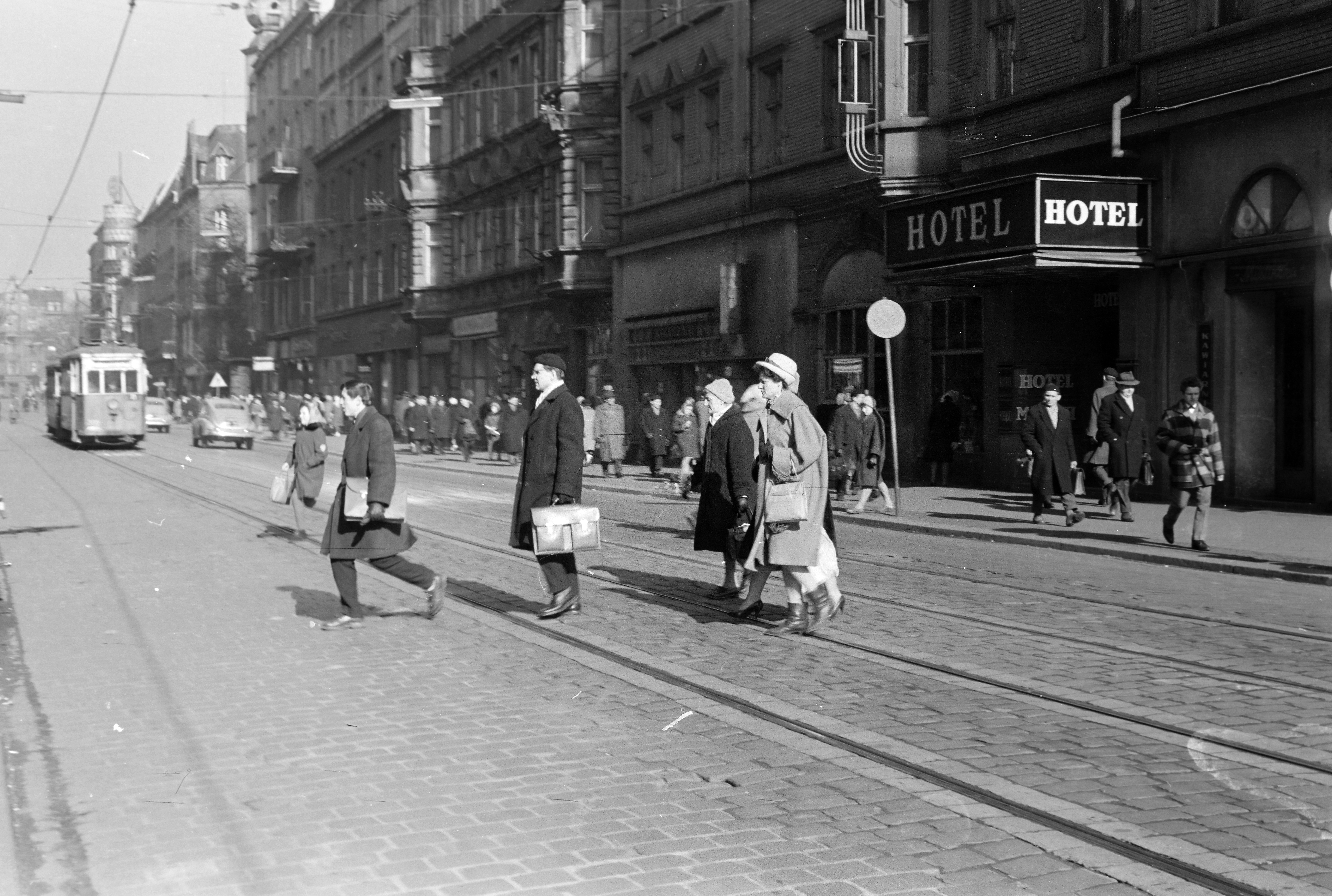 Fot. Ungváry Rudolf Archiwalne zdjęcie ul. Zwycięstwa