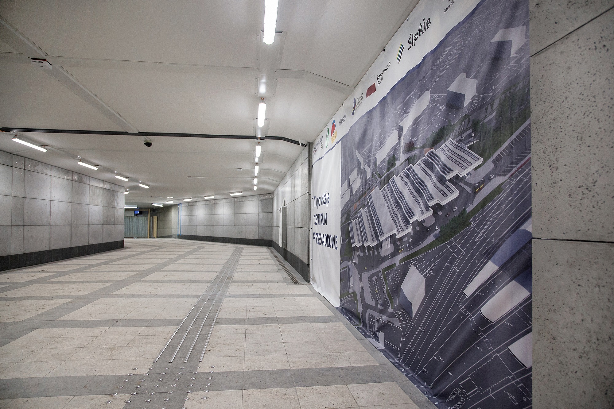 tunel łączący dworzec PKP w Gliwicach z ul. Tarnogórską - w środku