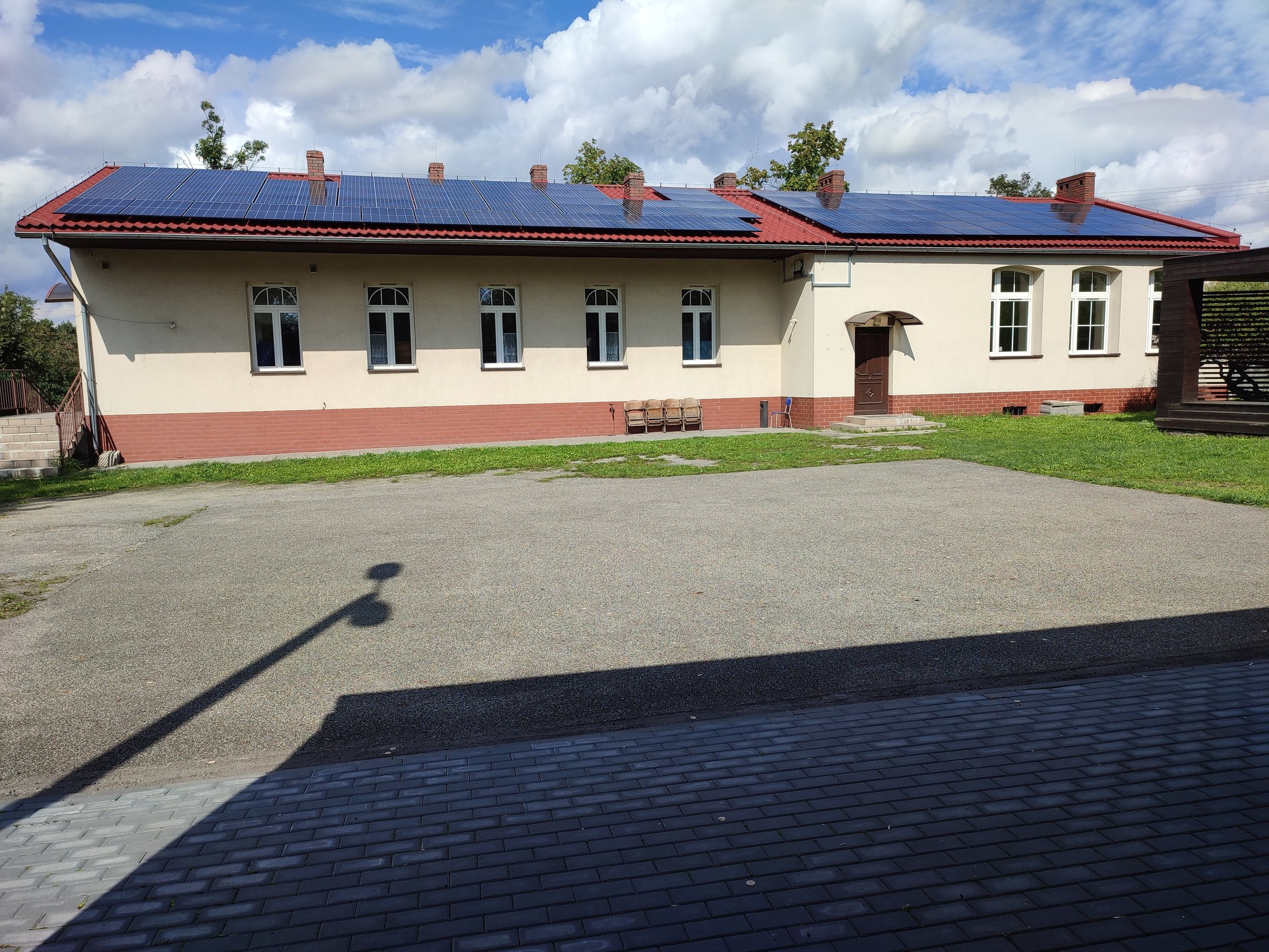 Fotowoltaika na budynku Starej Szkoły – świetlicy osiedlowej w Czechowicach (fot. Fb Czechowicer)