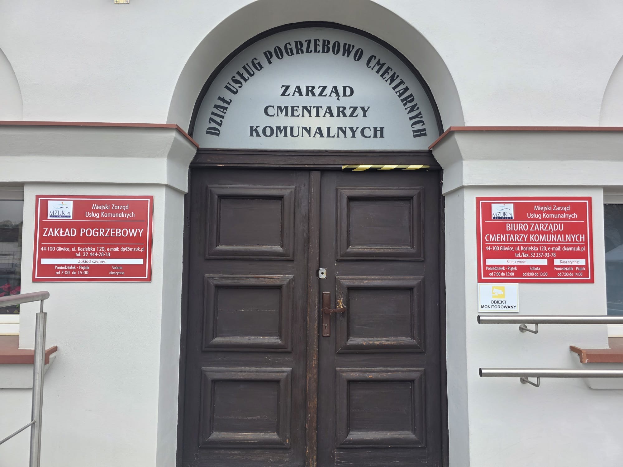 zakład pogrzebowy będzie działał w jasnoszarym budynku przy ul. Kozielskiej 120