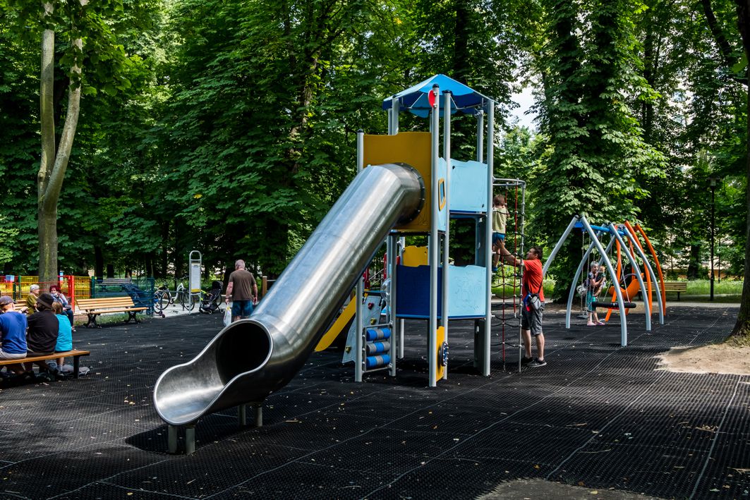 plac zabaw w parku Starokozielskim