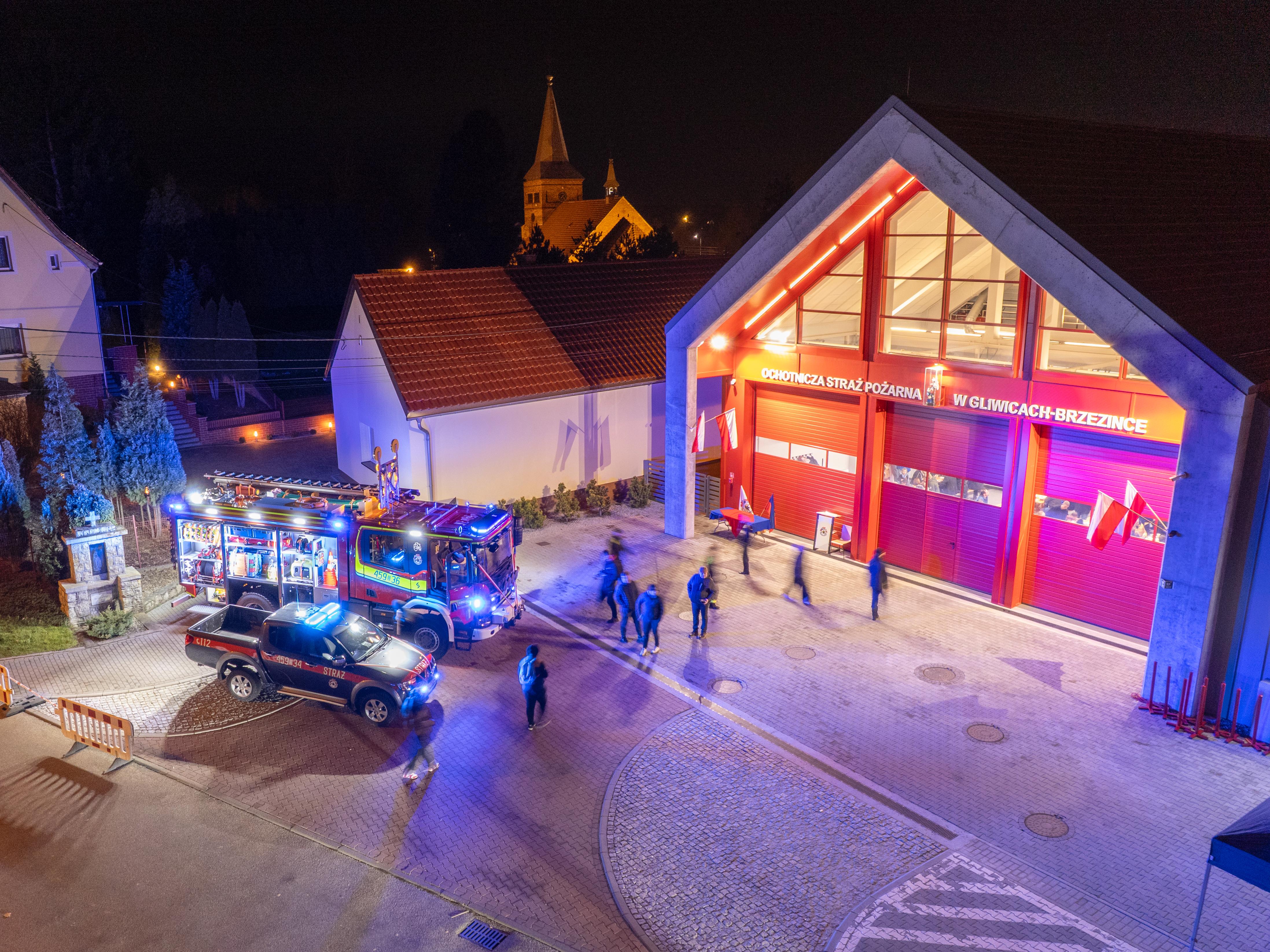 Strażacy z OSP Gliwice-Brzezinka mają nowy wóz ratowniczo-gaśniczy