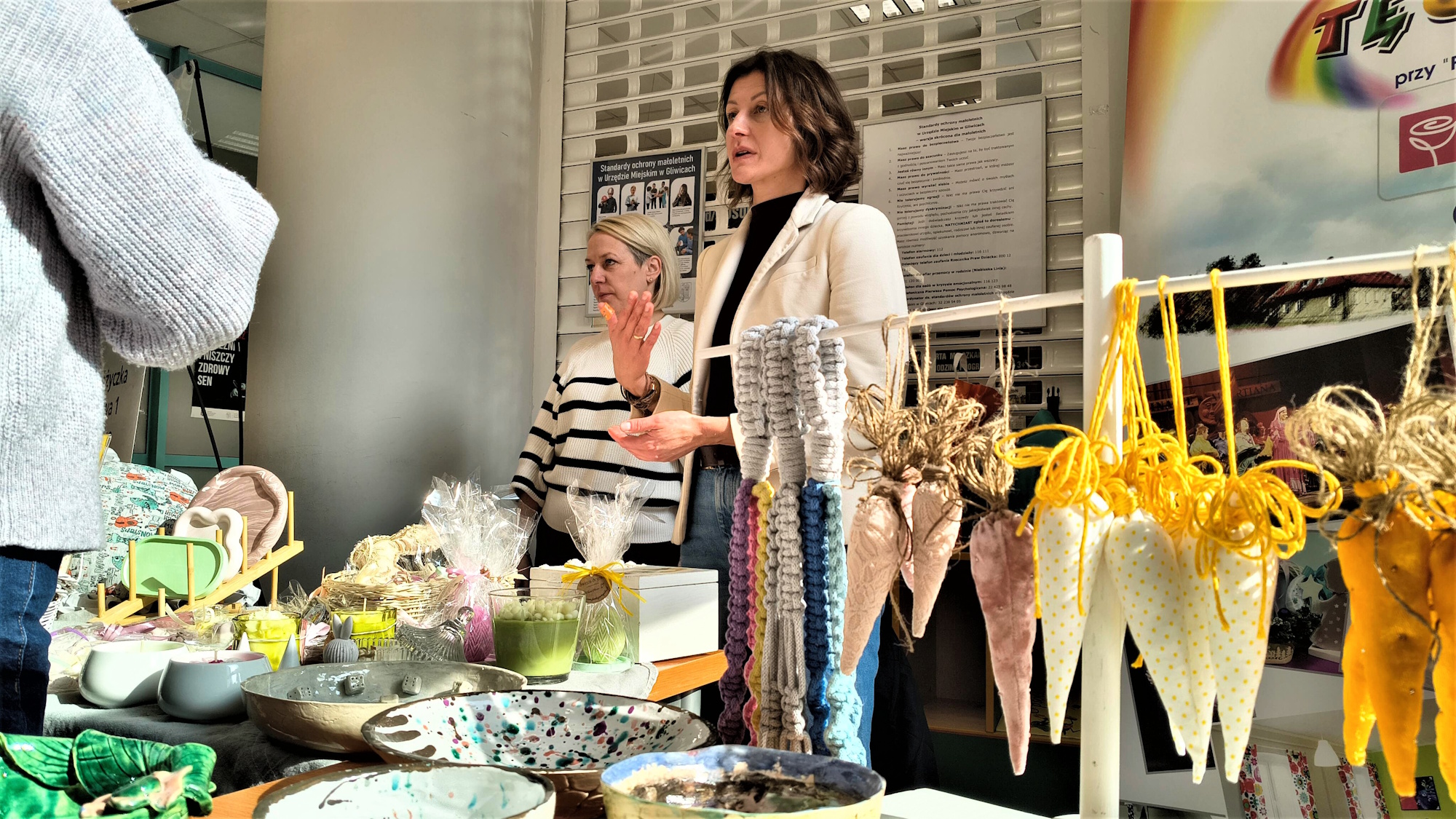 Ceramiczne wyroby, piękne rękodzieło inspirowane wiosną