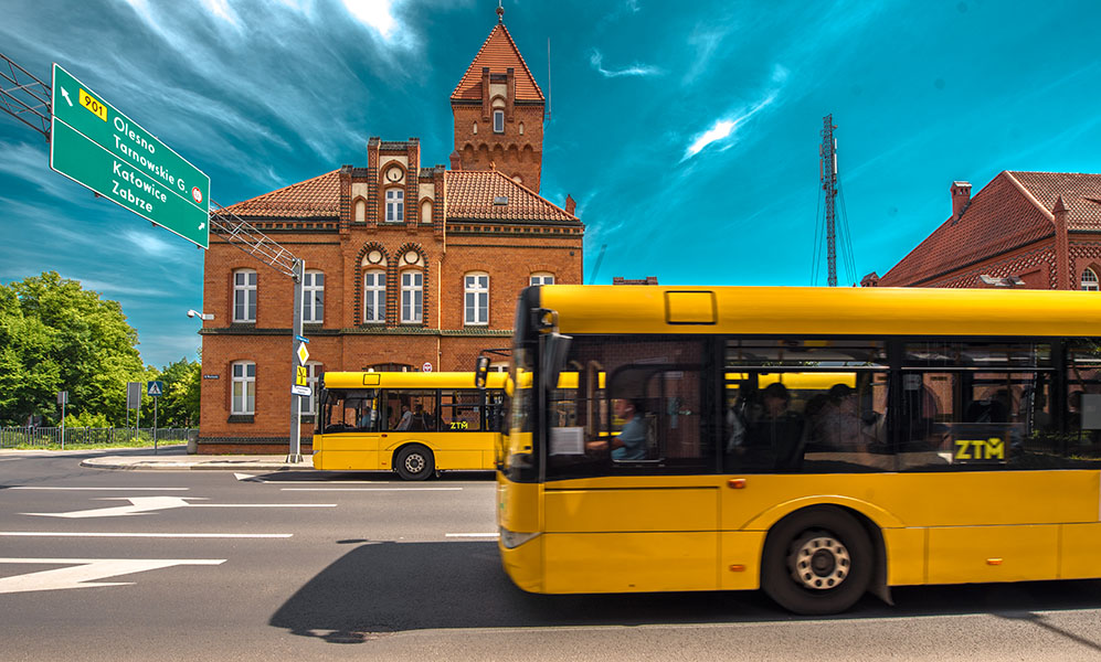 W Boże Ciało przypadające w czwartek 4 czerwca pasażerów komunikacji miejskiej obowiązywać będą rozkłady ważne w niedziele i święta (niehandlowe/niewakacyjne), a w piątek 5 czerwca – rozkłady ważne w dni robocze (nieszkolne/niewakacyjne)