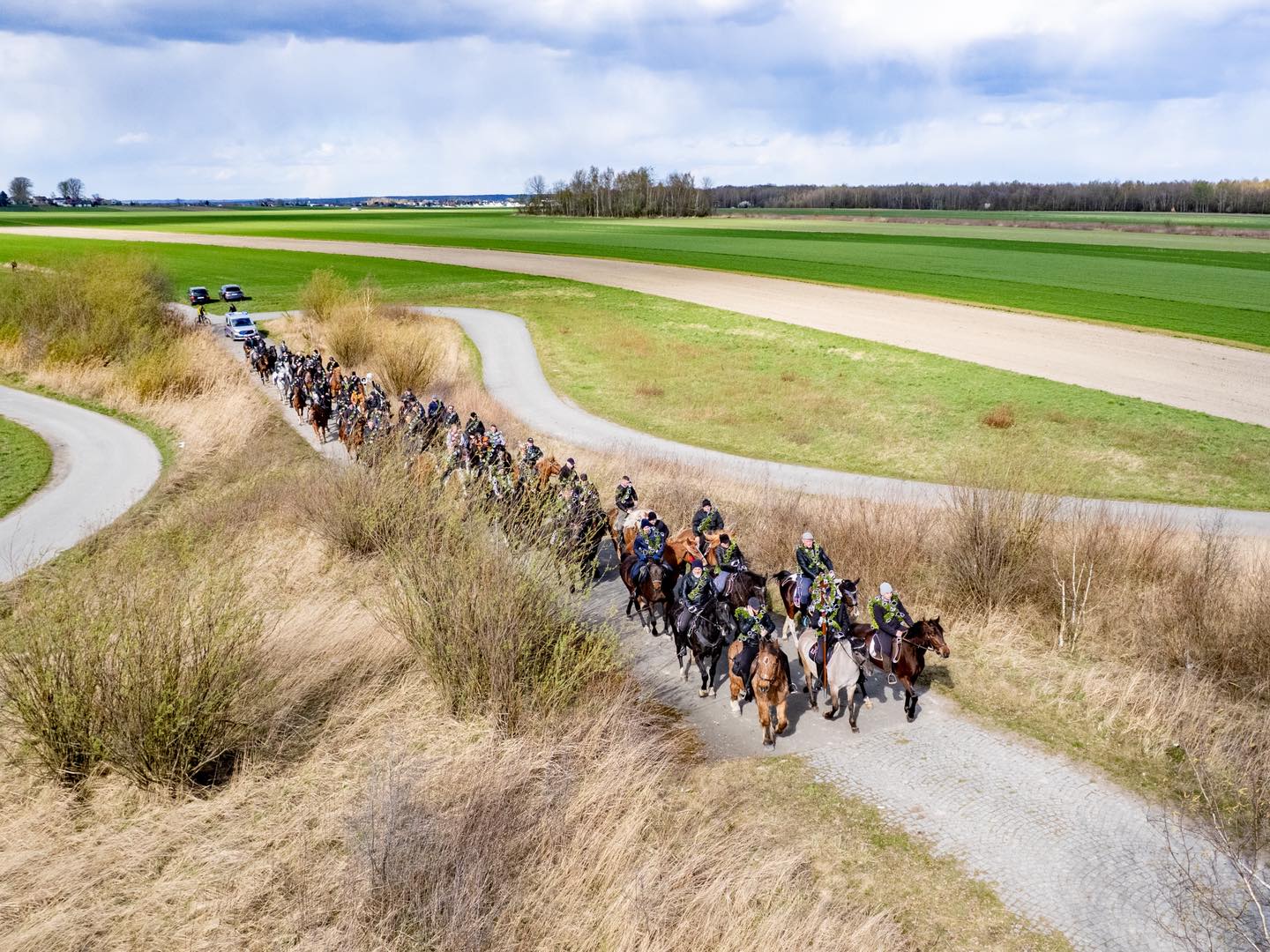 Ta tradycja sięga XVII wieku. Wielkanocna procesja konna po raz kolejny wyruszyła na ostropskie pola 